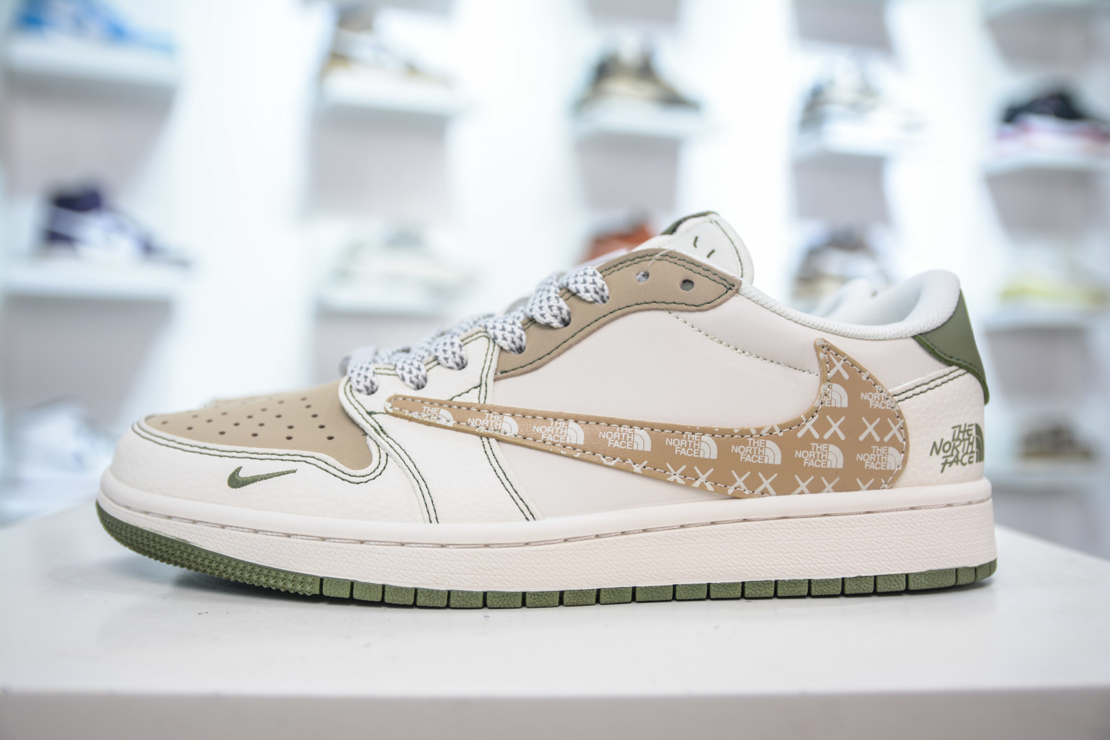 The North Face x Travis Scott x Air Jordan 1 Low乔丹1代低帮倒钩北面联名-米白卡其绿 QW5088-204