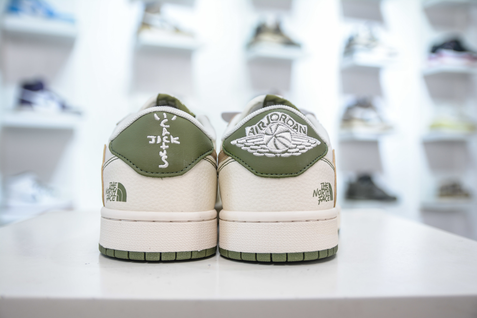 The North Face x Travis Scott x Air Jordan 1 Low乔丹1代低帮倒钩北面联名-米白卡其绿 QW5088-204