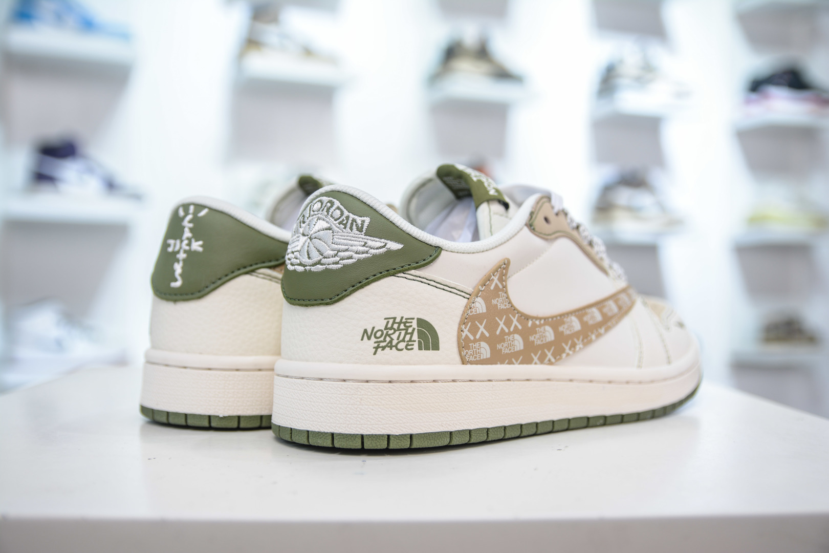 The North Face x Travis Scott x Air Jordan 1 Low乔丹1代低帮倒钩北面联名-米白卡其绿 QW5088-204
