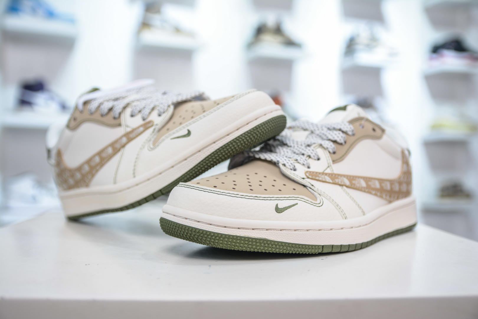 The North Face x Travis Scott x Air Jordan 1 Low乔丹1代低帮倒钩北面联名-米白卡其绿 QW5088-204