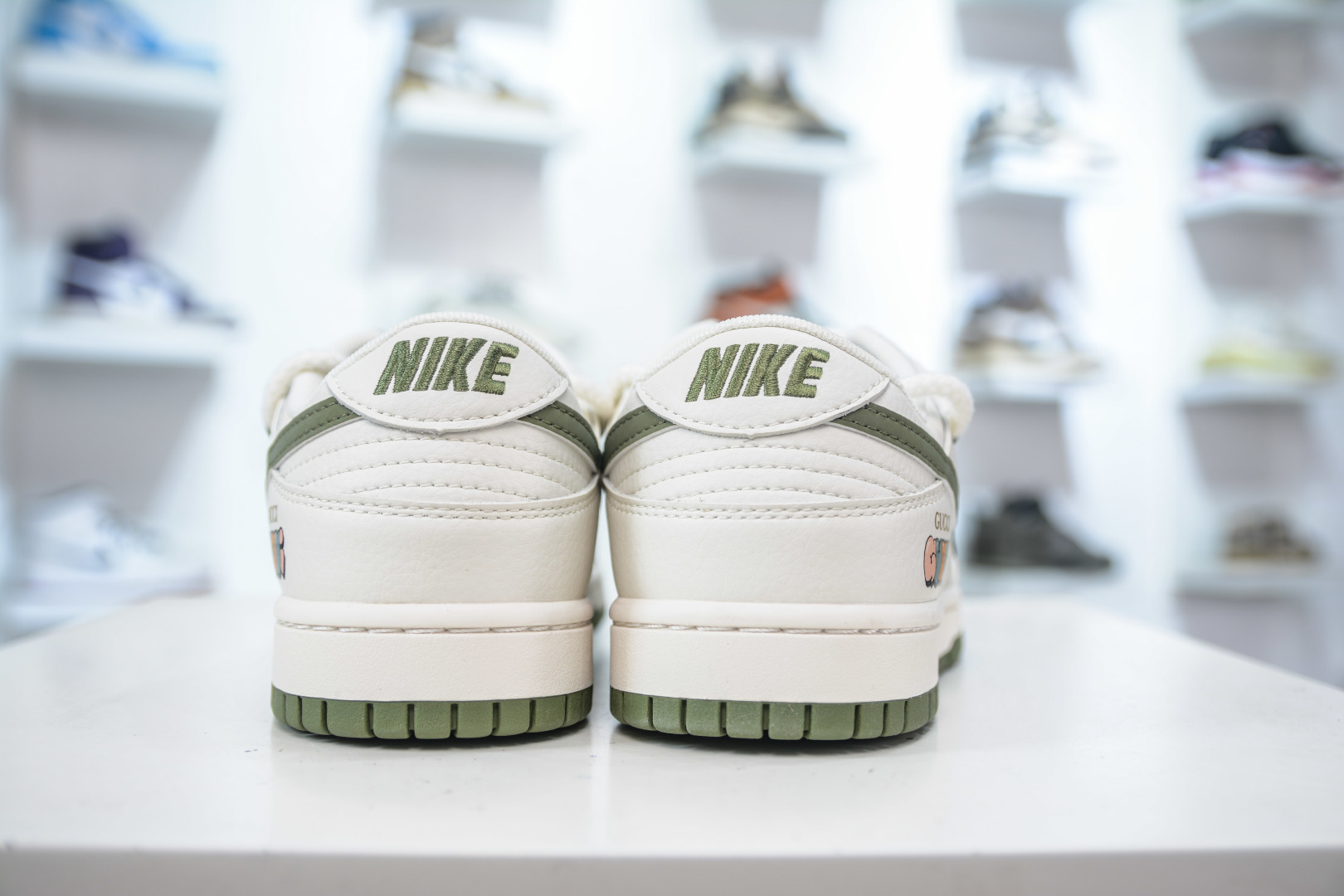 Nike SB Dunk Low x Gucci White Green Sneakers 2 cmp i1753629544355 1164 0 1