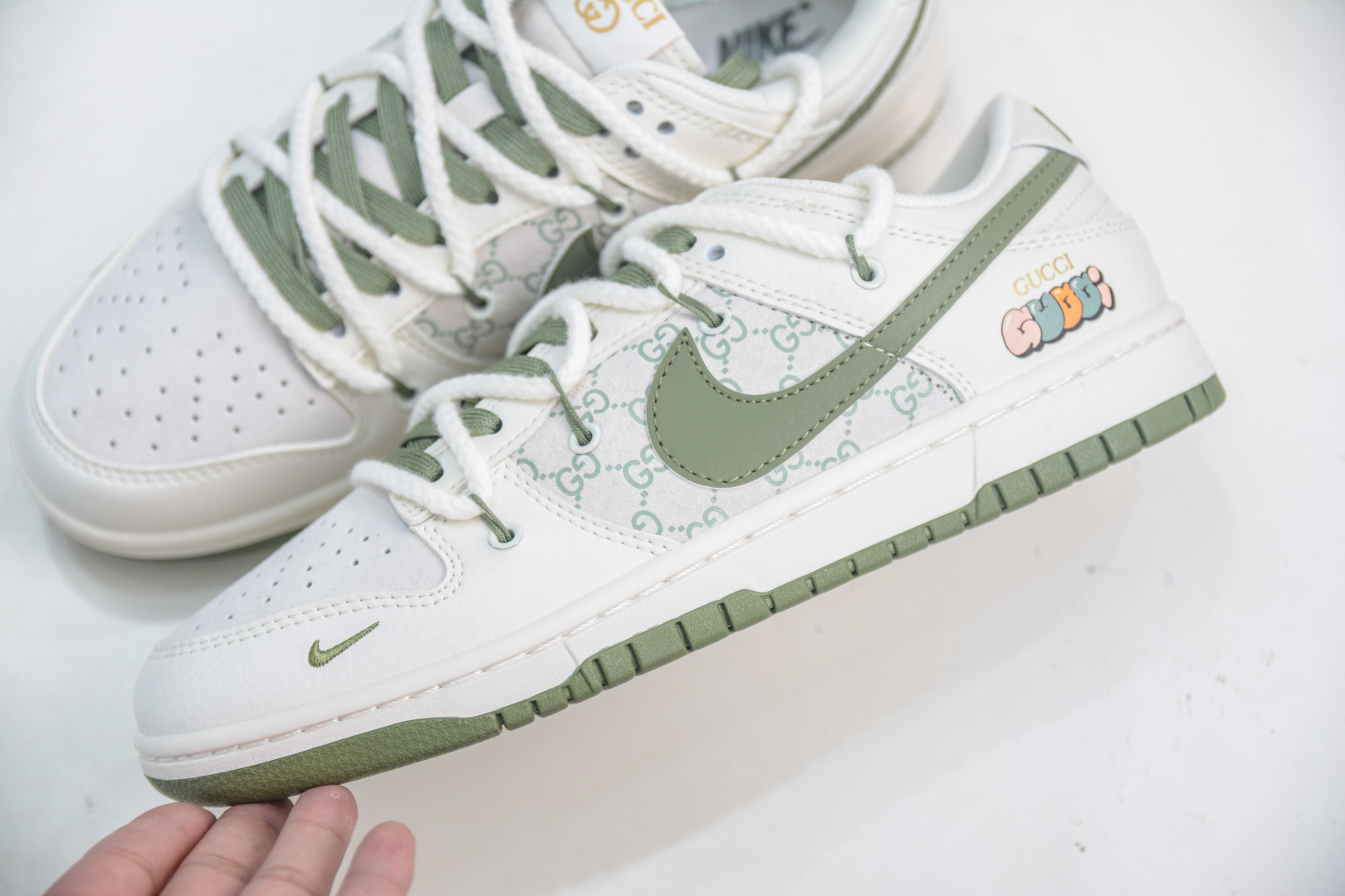 Nike SB Dunk Low x Gucci White Green Sneakers 7 cmp i1753629544395 77 0 6
