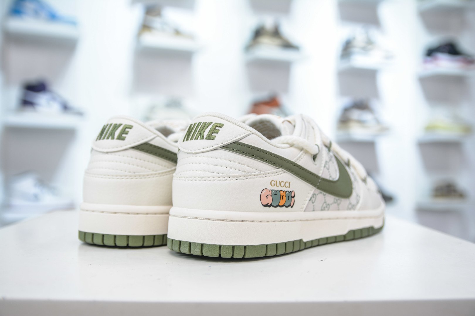 Nike SB Dunk Low x Gucci White Green Sneakers 6 cmp i1753629545181 1895 0 5