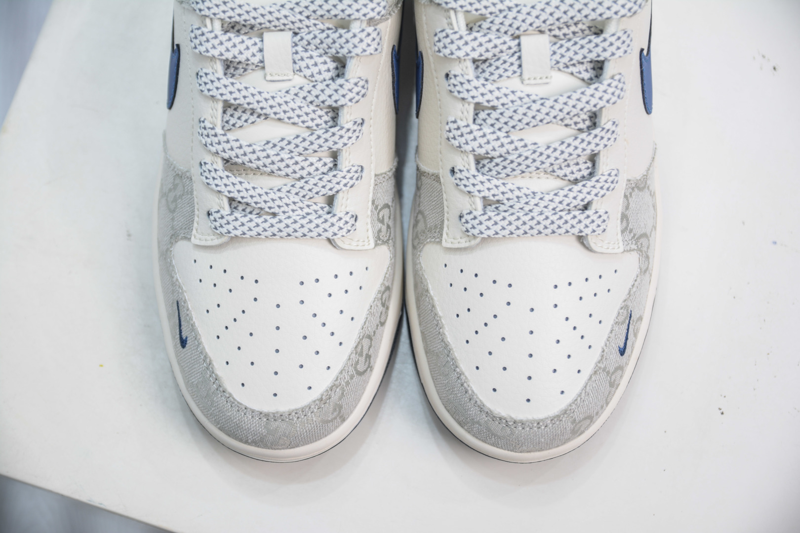 Nike SB Dunk Low x Gucci Collaboration Sneakers - Gray and Blue 9 cmp i1753629662488 7683 0 8
