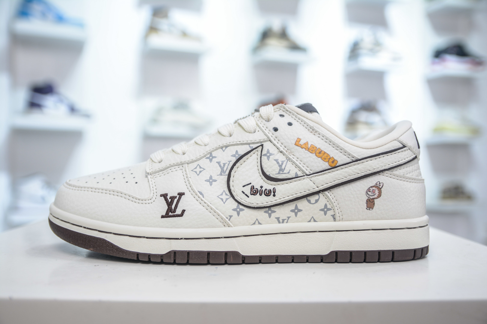 NIKE SB Dunk Low RETRO x Louis Vuittx LABUBU LV拉布布联名-米白咖啡 SC0601-456