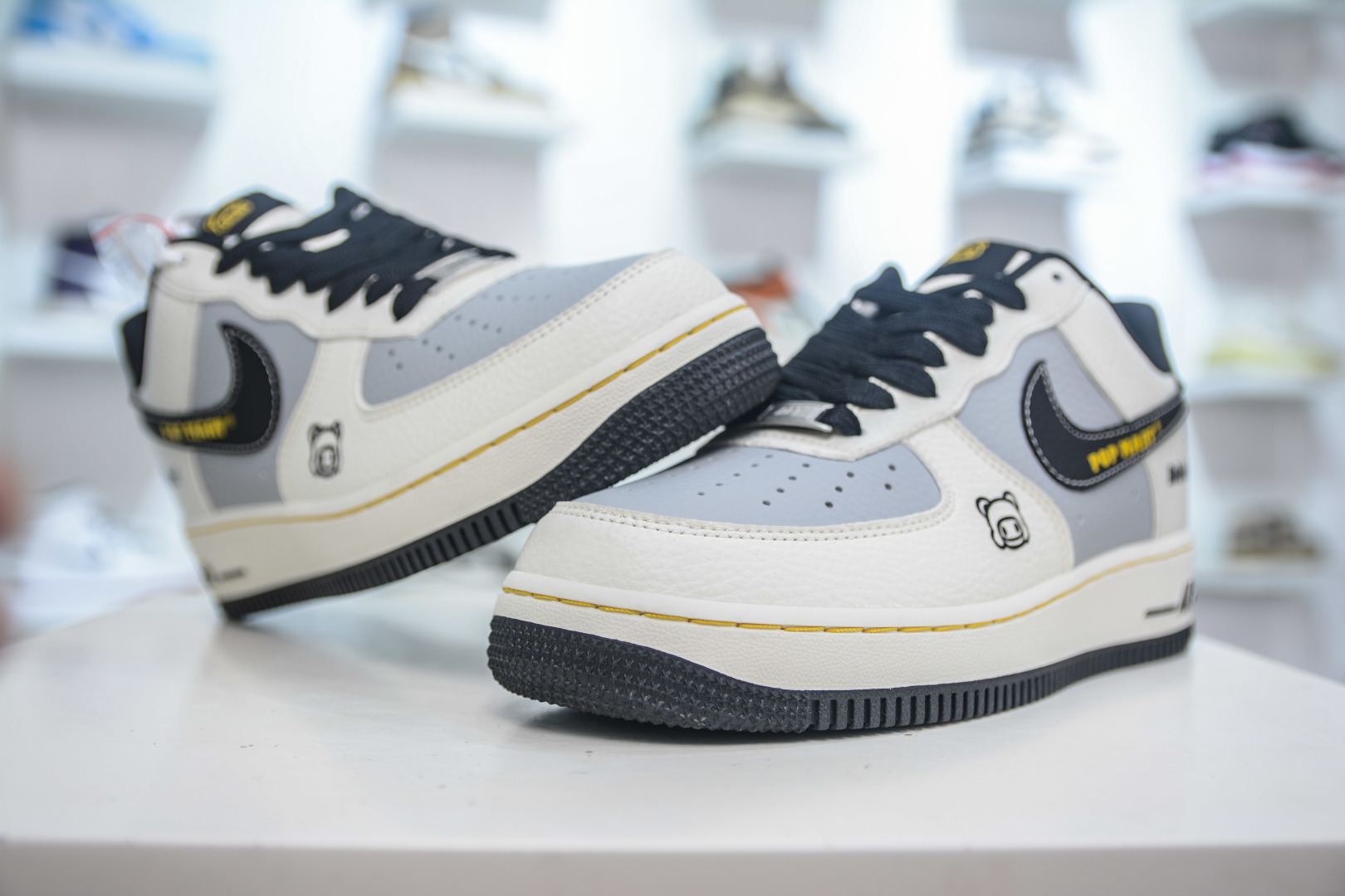 NIKE SB Dunk Low RETRO x 泡泡玛特 联名-白灰黑 SC0601-564