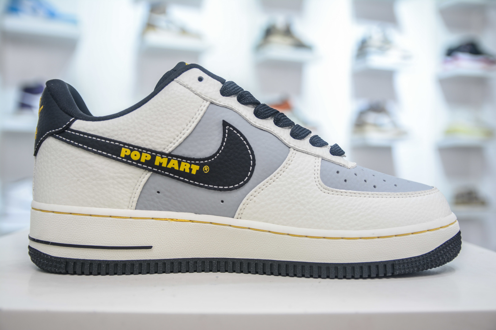 NIKE SB Dunk Low RETRO x 泡泡玛特 联名-白灰黑 SC0601-564