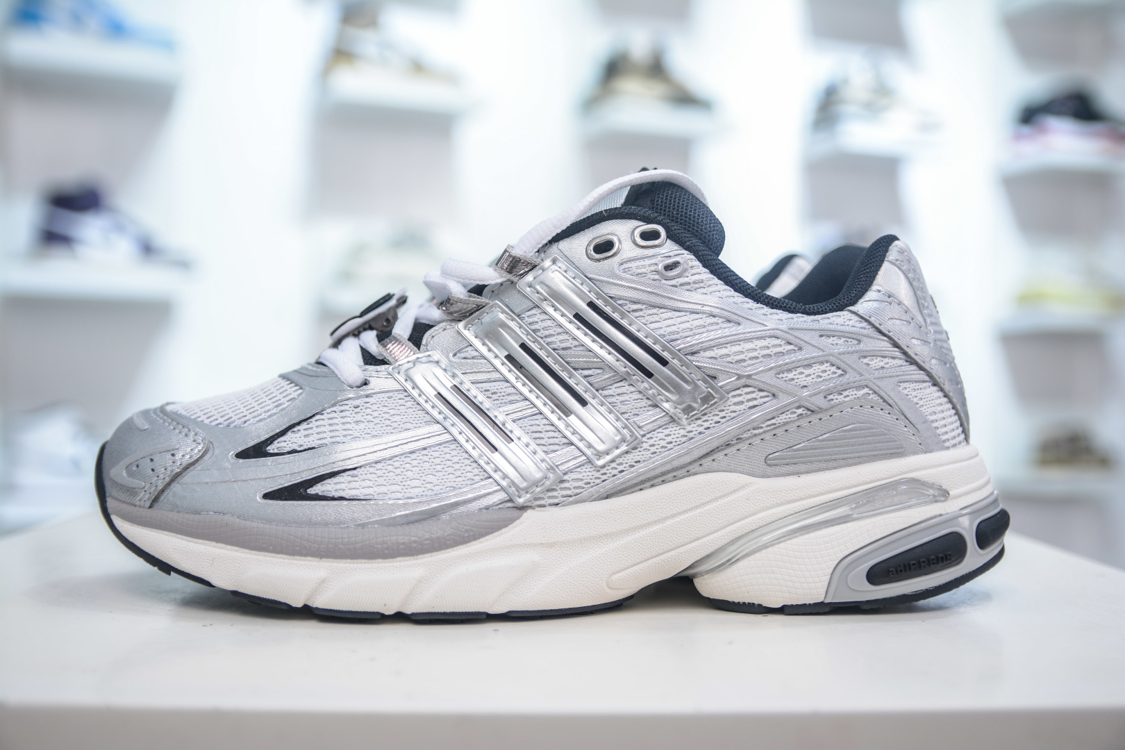 adidoriginals Adistar Cushi3 银色 这双融合品牌合作与文化元素的限量款 IH5928