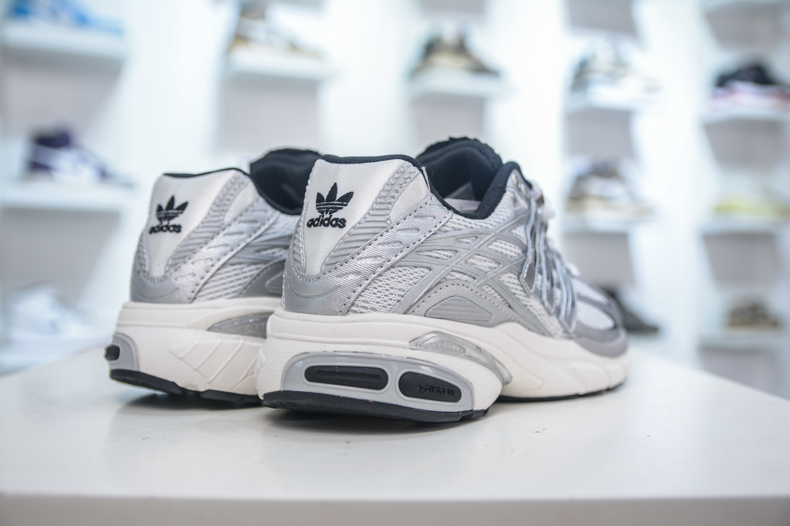 adidoriginals Adistar Cushi3 银色 这双融合品牌合作与文化元素的限量款 IH5928