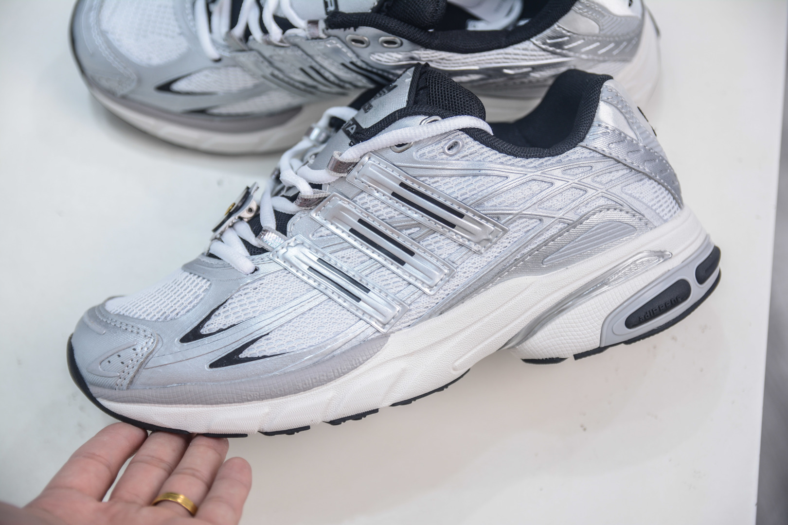 adidoriginals Adistar Cushi3 银色 这双融合品牌合作与文化元素的限量款 IH5928