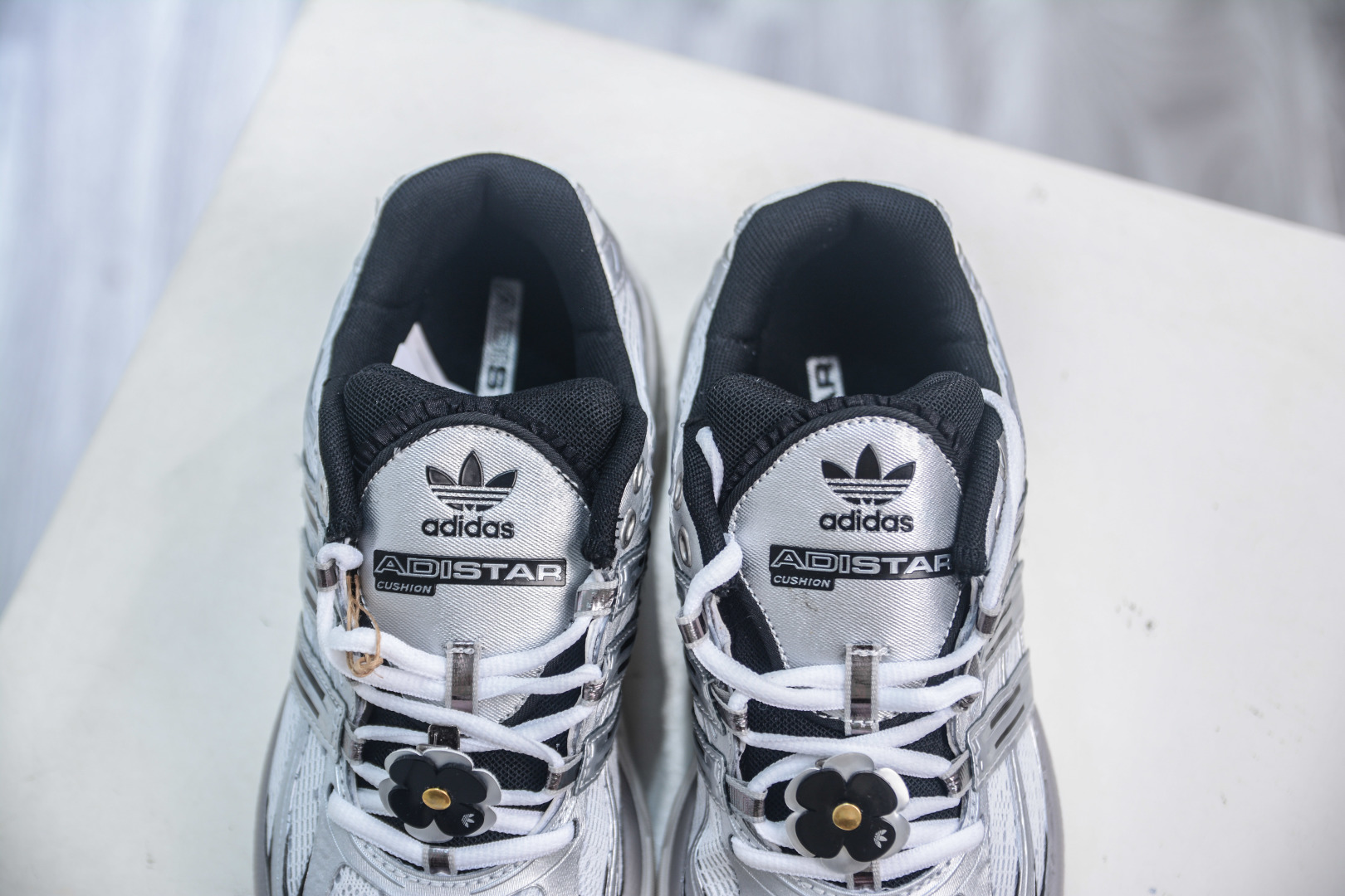 adidoriginals Adistar Cushi3 银色 这双融合品牌合作与文化元素的限量款 IH5928