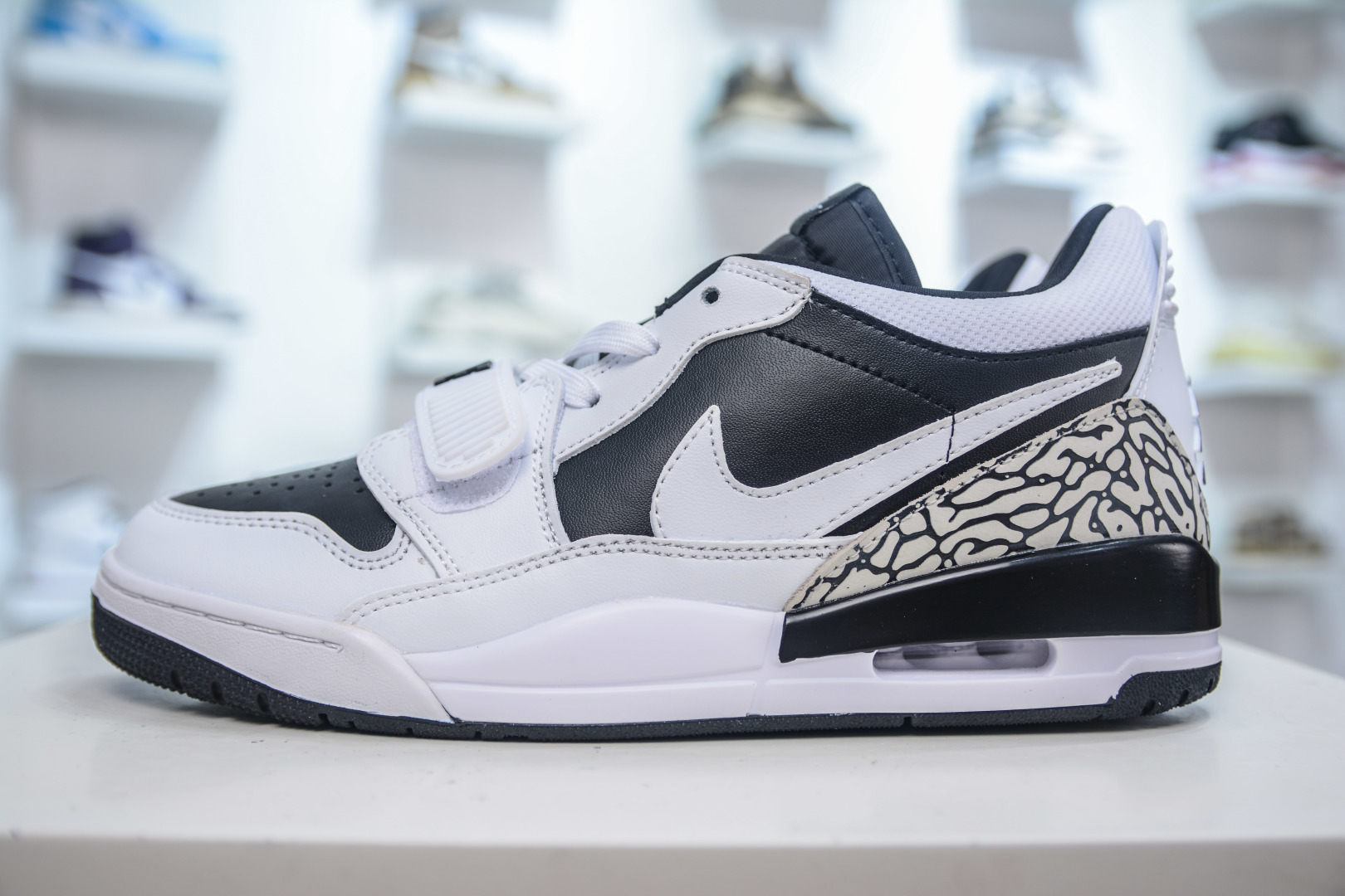 Air Jordan Legacy AJ312 低帮 白黑 CD7069-111