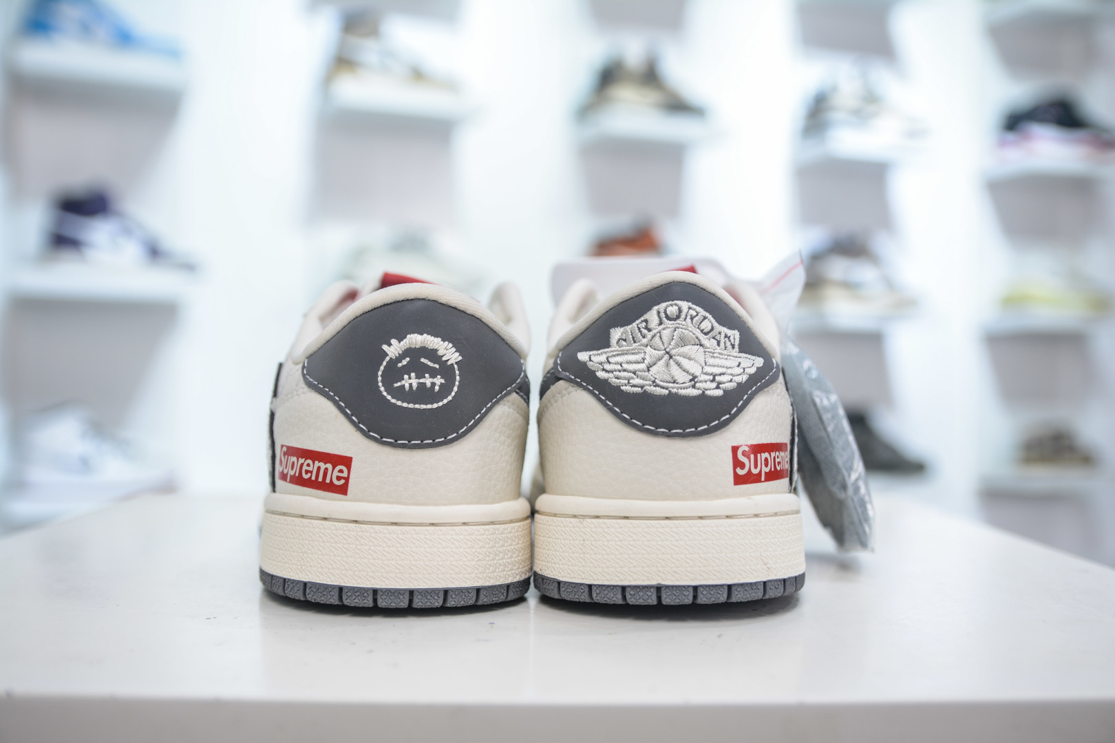 TS x Air Jordan x Supreme AJ1 Low 倒钩低帮联名SUP-米白暗花 XS2025-050