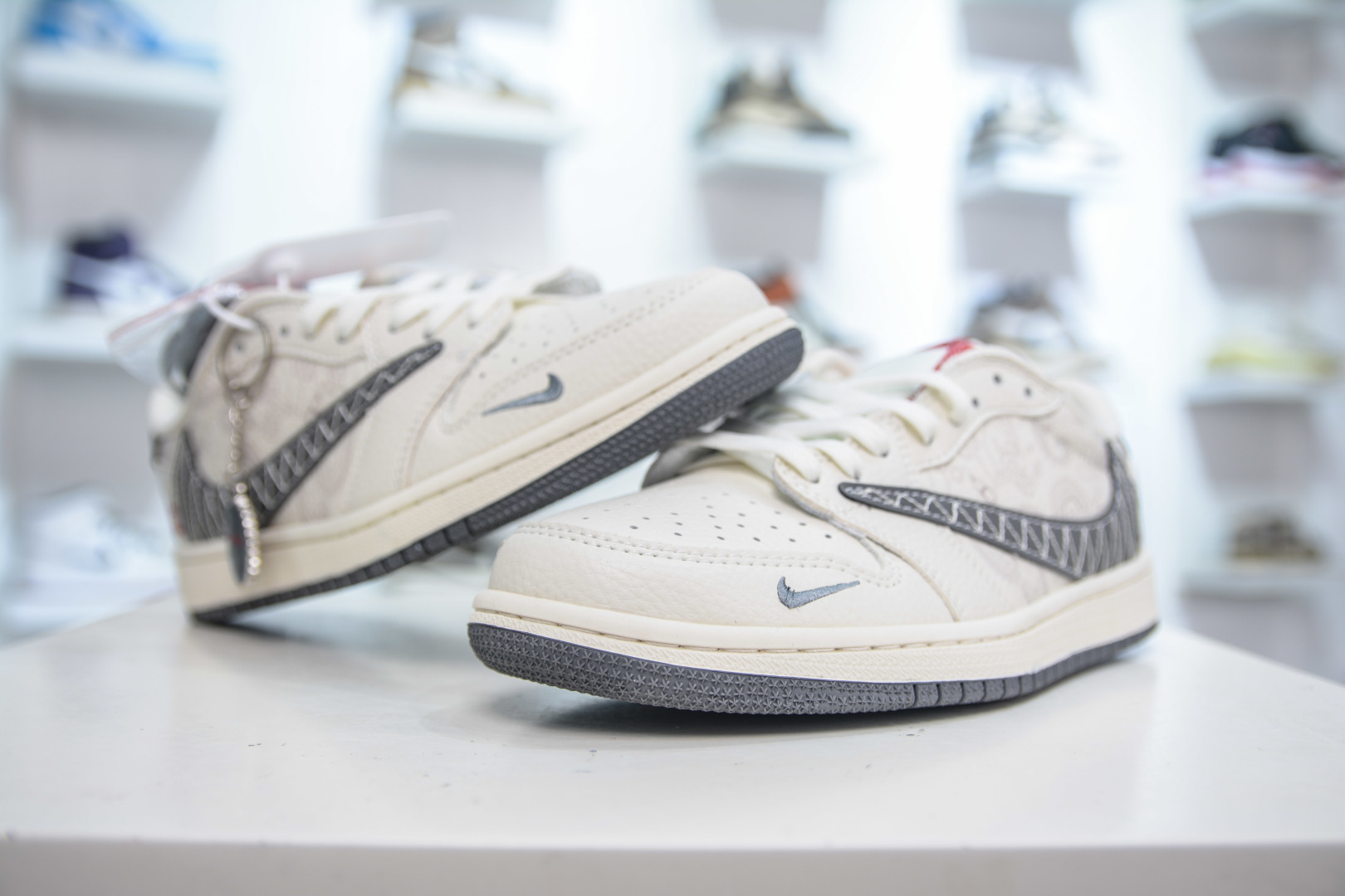 TS x Air Jordan x Supreme AJ1 Low 倒钩低帮联名SUP-米白暗花 XS2025-050
