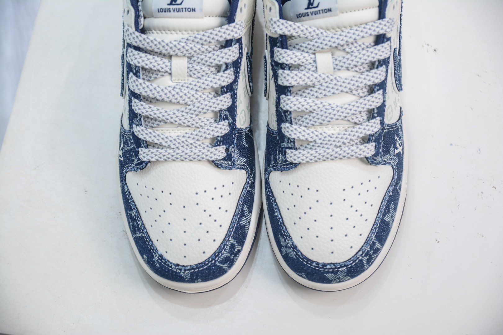 Nike SB Dunk Low x Louis Vuitton White Blue Denim Sneakers 10 cmp i1753790946240 2817 0 8