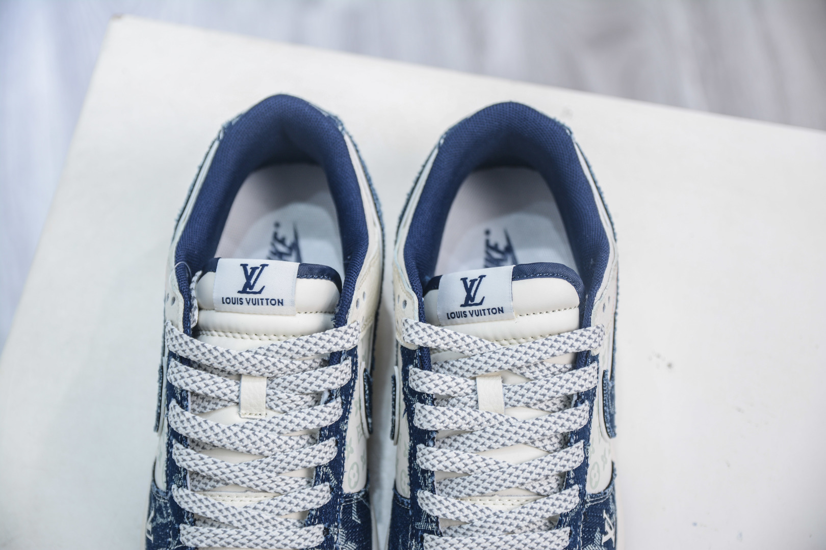 Nike SB Dunk Low x Louis Vuitton White Blue Denim Sneakers 9 cmp i1753790946240 5403 0 7