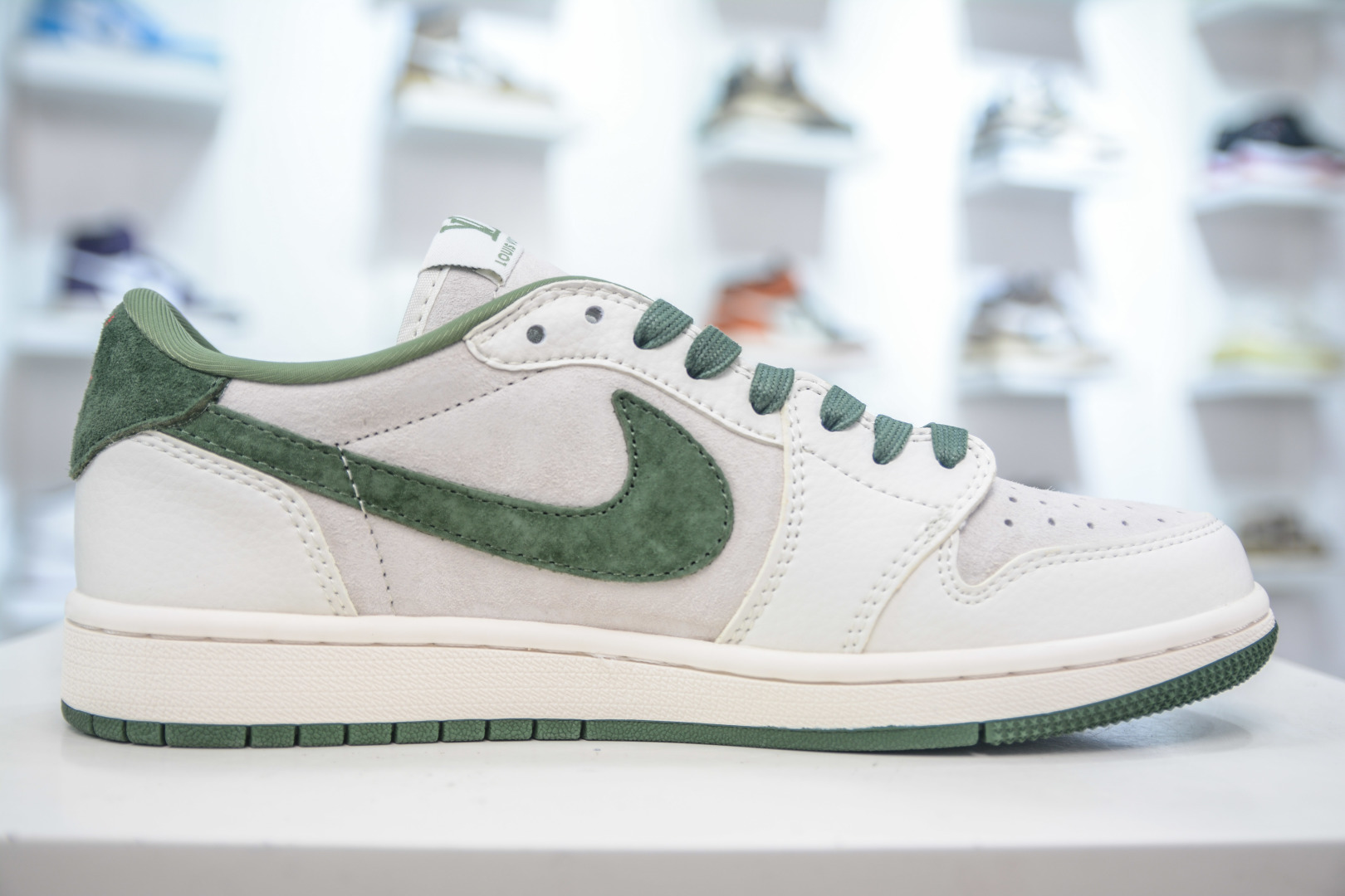 Travis Scott x Nike Air Jordan 1 Low x Louis Vuitton Custom Sneakers 4 cmp i1753791782452 157 0 2