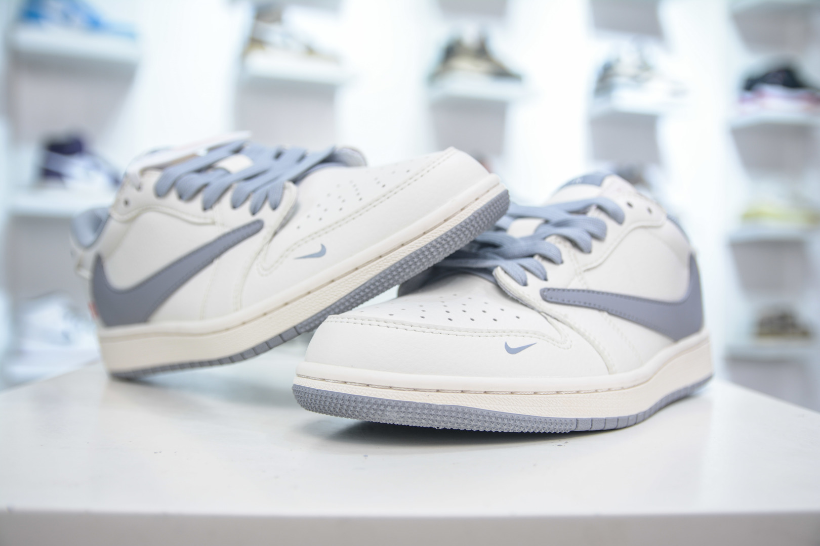 Travis Scott x Nike Air Jordan 1 Low x Supreme White/Grey Collaboration 4 cmp i1753792130789 1041 0 3