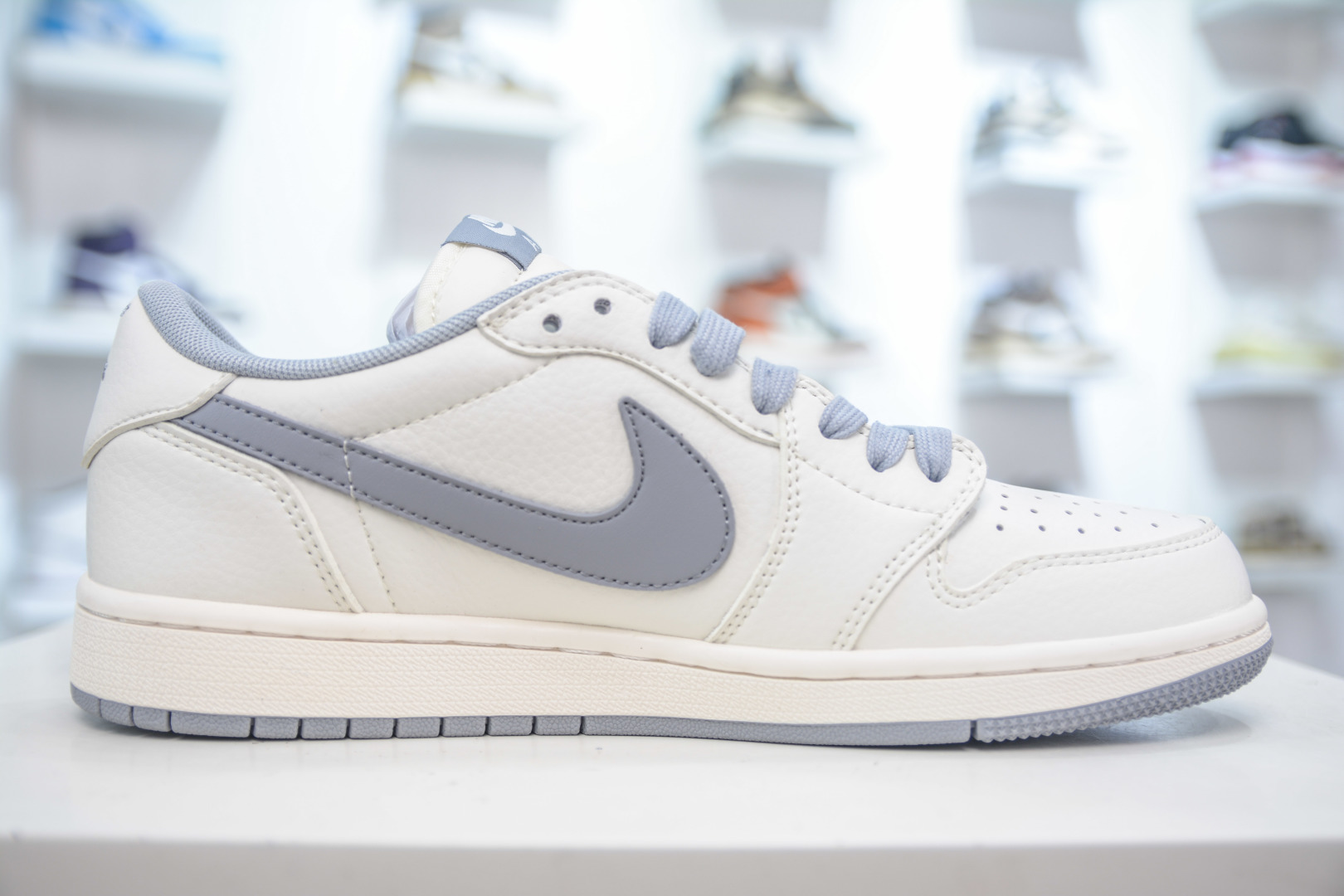 Travis Scott x Nike Air Jordan 1 Low x Supreme White/Grey Collaboration 3 cmp i1753792130790 5670 0 2