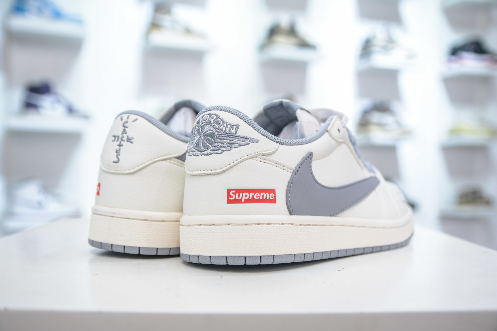 Travis Scott x Nike Air Jordan 1 Low x Supreme White/Grey Collaboration 6 cmp i1753792131703 4394 0 5