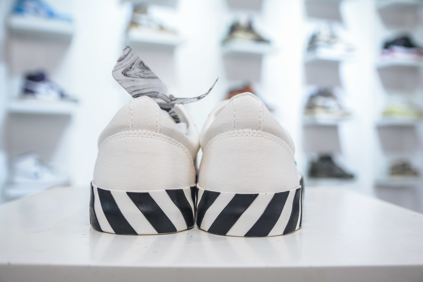 Off-White Vulc Low-Top Sneakers: Iconic Arrow Design, Comfortable Canvas Shoes 2 cmp i1753792470435 5535 0 1