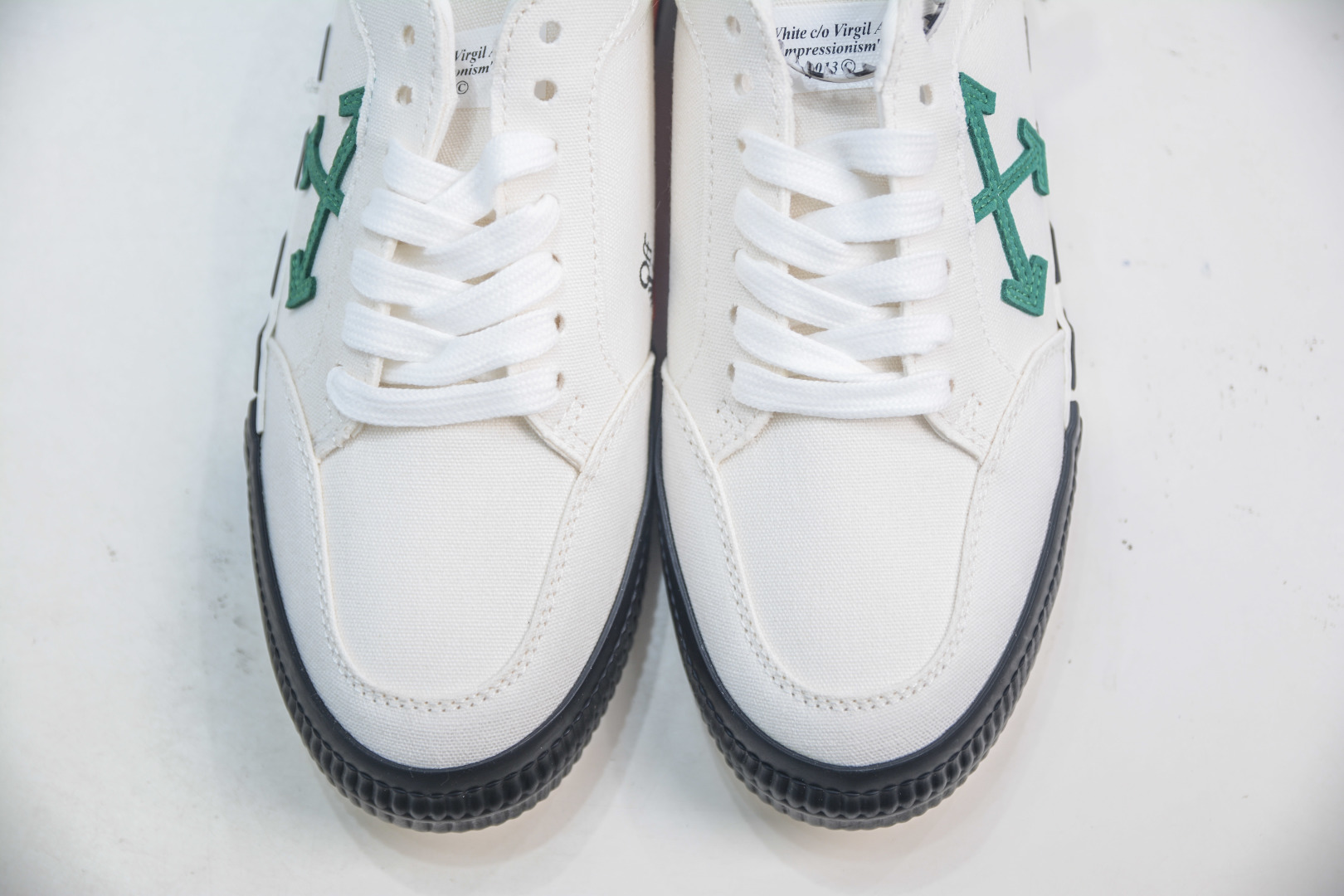Off-White Vulc Low-Top Sneakers: Iconic Arrow Design, Comfortable Canvas Shoes 9 cmp i1753792470436 3265 0 8