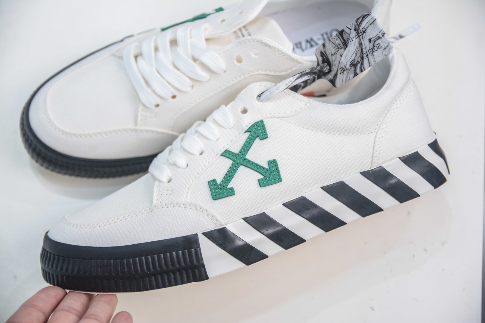 Off-White Vulc Low-Top Sneakers: Iconic Arrow Design, Comfortable Canvas Shoes 7 cmp i1753792470437 3859 0 6