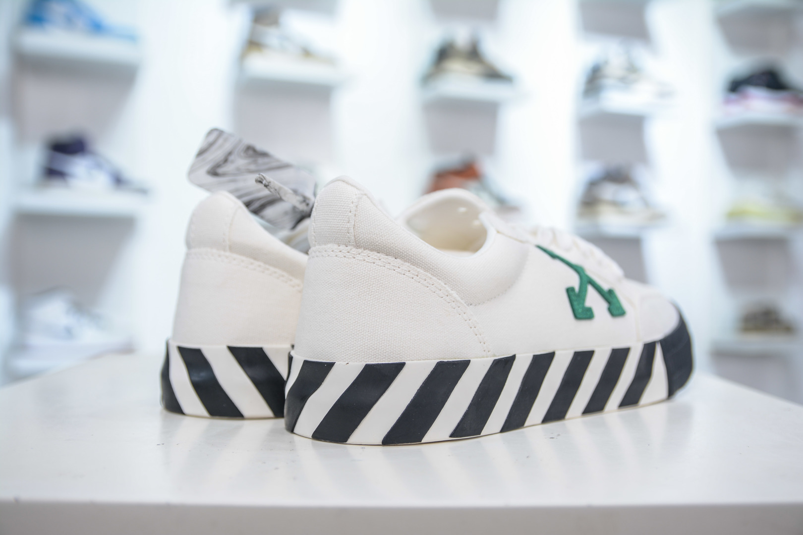 Off-White Vulc Low-Top Sneakers: Iconic Arrow Design, Comfortable Canvas Shoes 6 cmp i1753792471513 3104 0 5