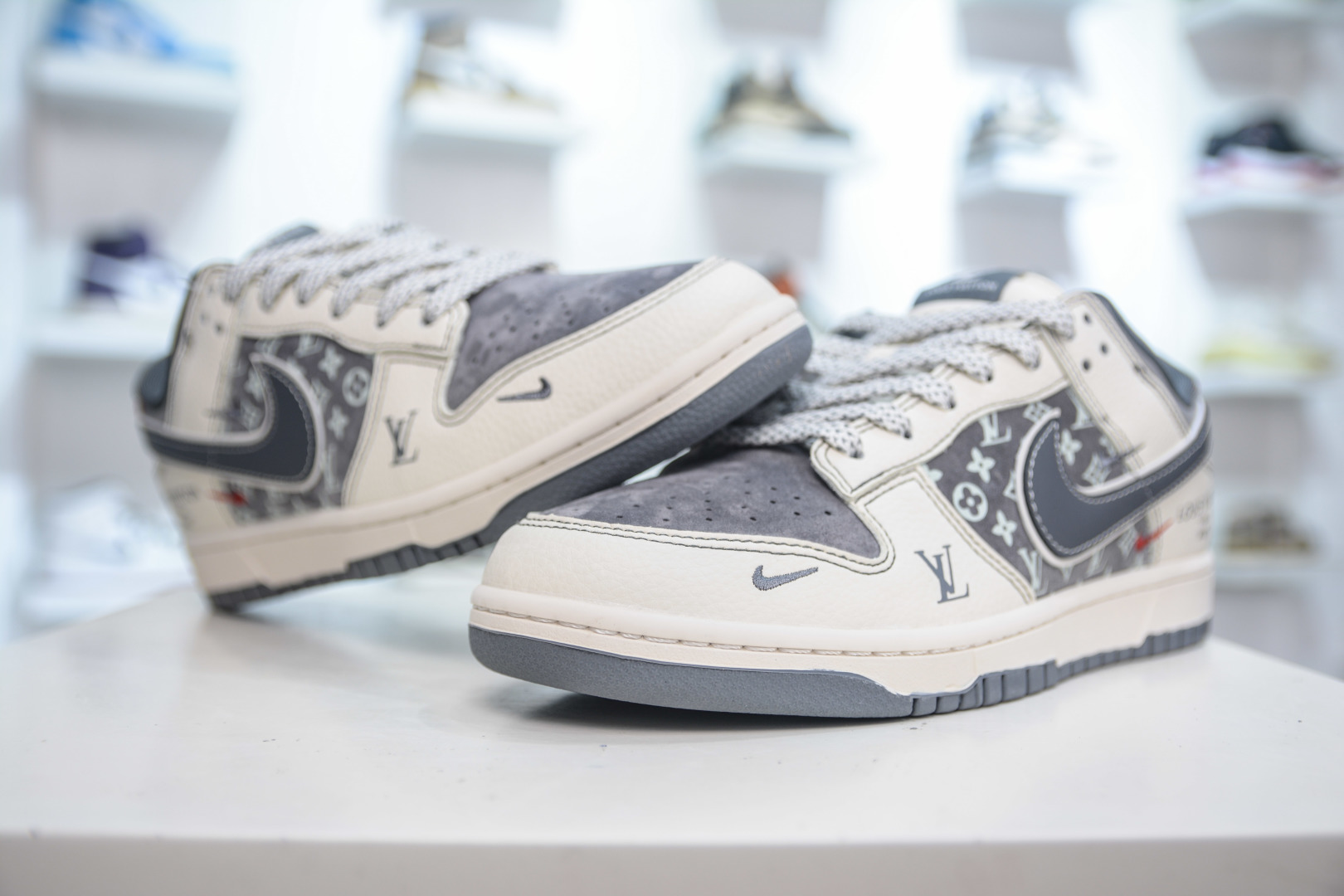 Nike SB Dunk Low x Louis Vuitton White Gray – Designer Collaboration Sneakers 5 cmp i1753886624854 6732 0 3