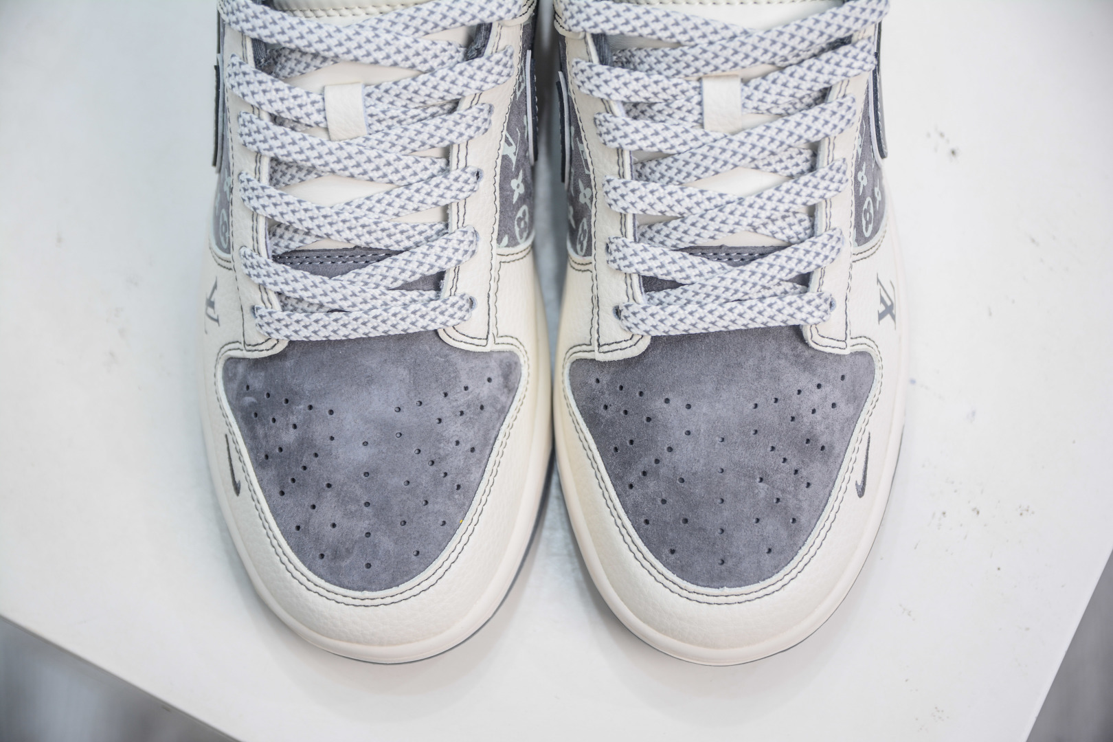 Nike SB Dunk Low x Louis Vuitton White Gray – Designer Collaboration Sneakers 10 cmp i1753886624856 3908 0 8