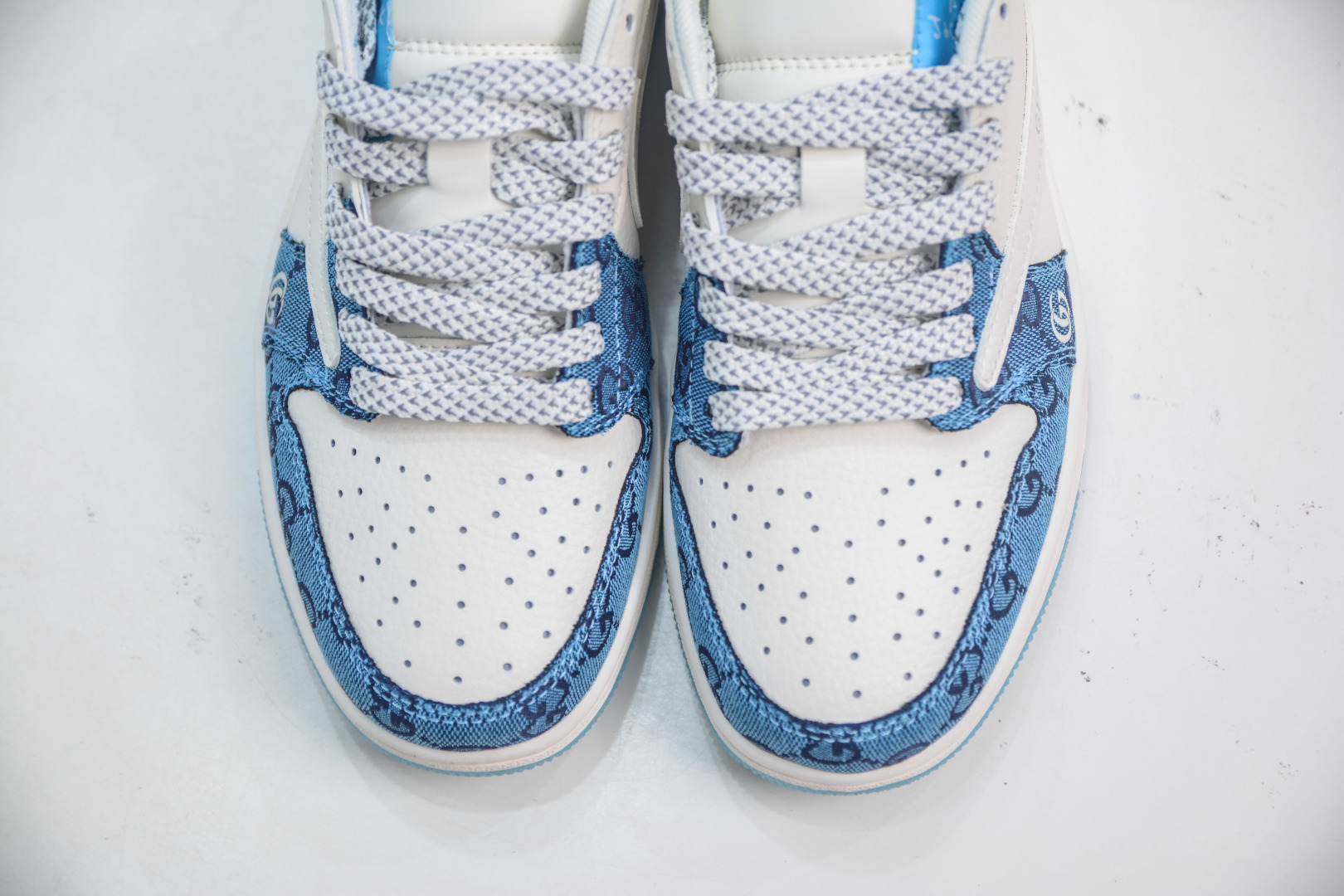 Travis Scott x Nike Air Jordan 1 Low x Gucci Denim Sneakers - White/Blue 10 cmp i1753887674053 7072 0 8