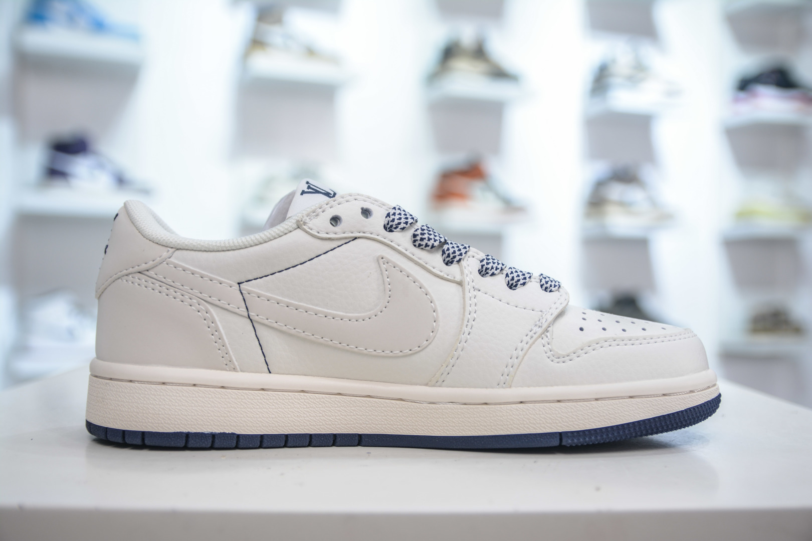 Travis Scott x Nike Air Jordan 1 Low Louis Vuitton - White/Blue 3 cmp i1753888063901 1932 0 2