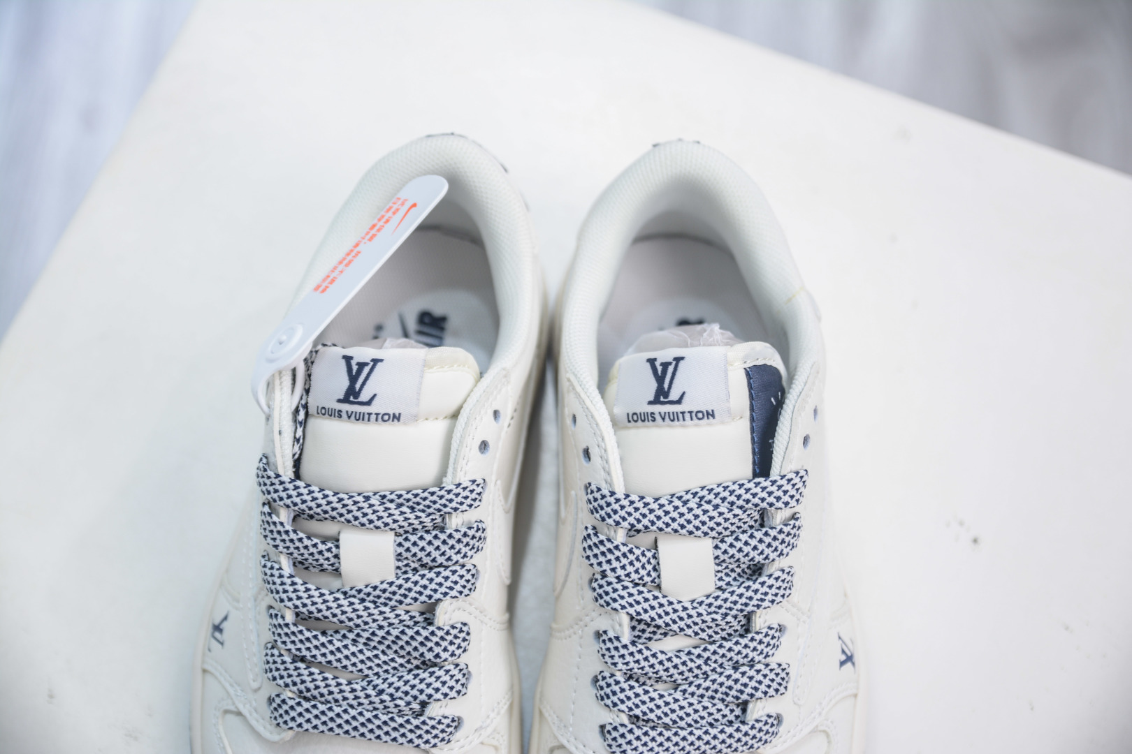 Travis Scott x Nike Air Jordan 1 Low Louis Vuitton - White/Blue 8 cmp i1753888063901 6366 0 7