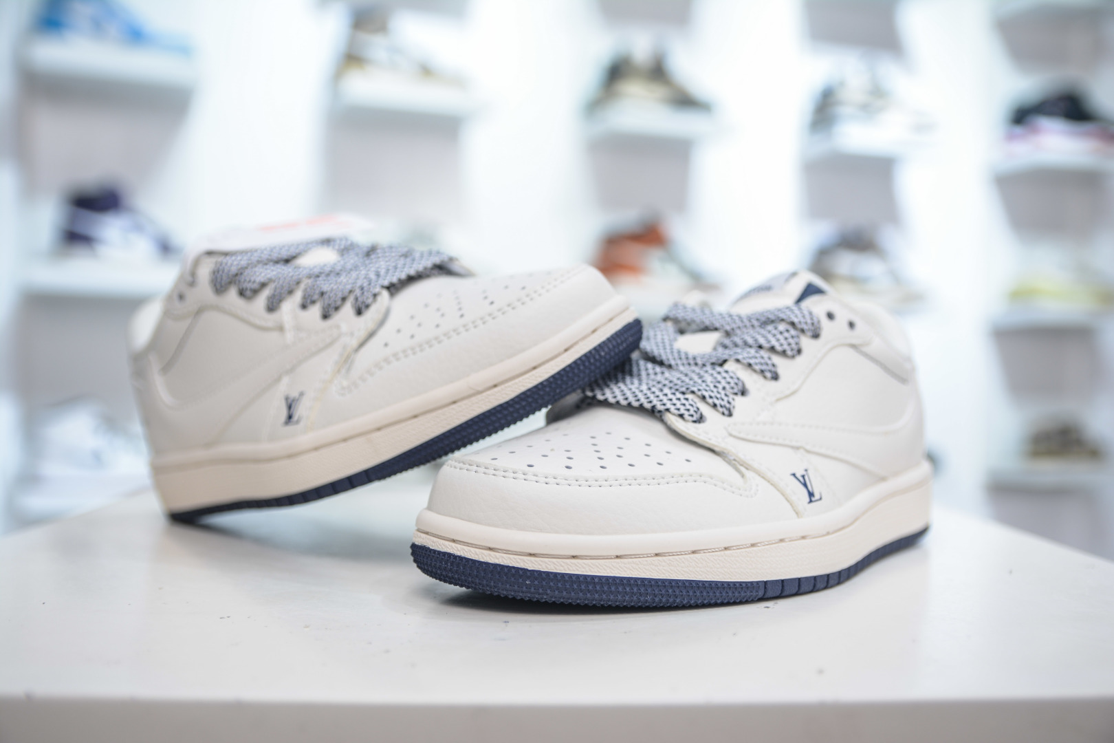 Travis Scott x Nike Air Jordan 1 Low Louis Vuitton - White/Blue 4 cmp i1753888063902 9483 0 3