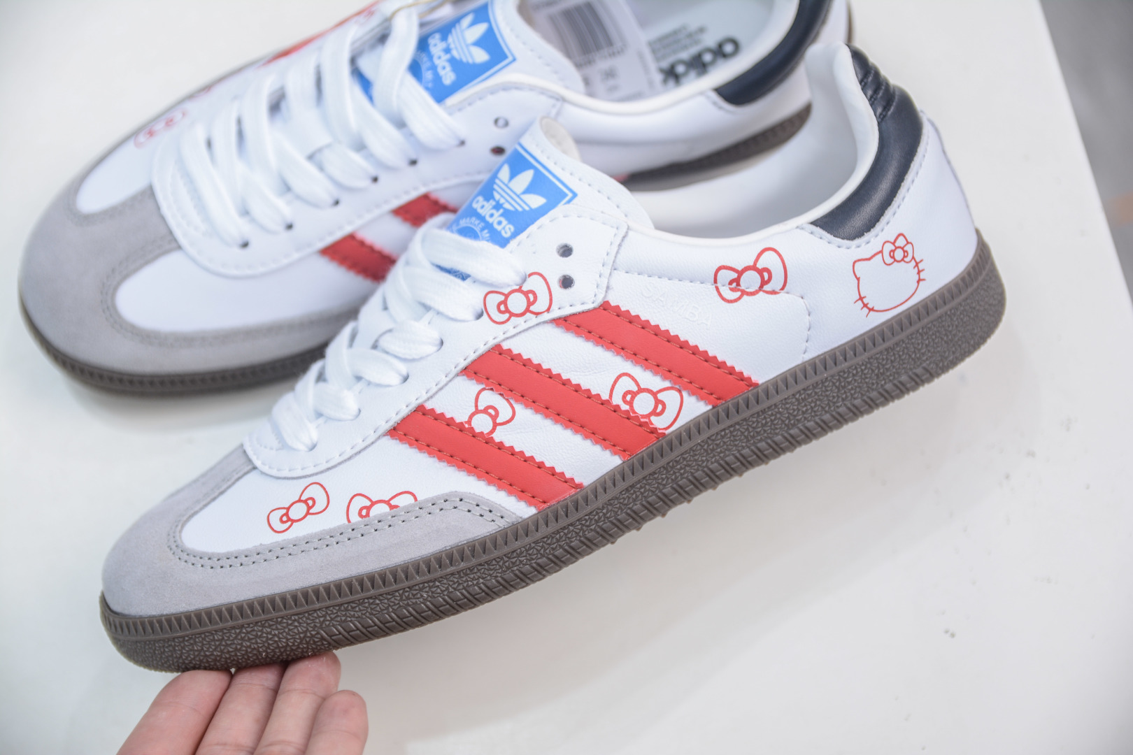 Adidas Originals Samba OG Hello Kitty Sneakers White Red Cute Cat B75806 7 cmp i1753975382227 9688 0 6