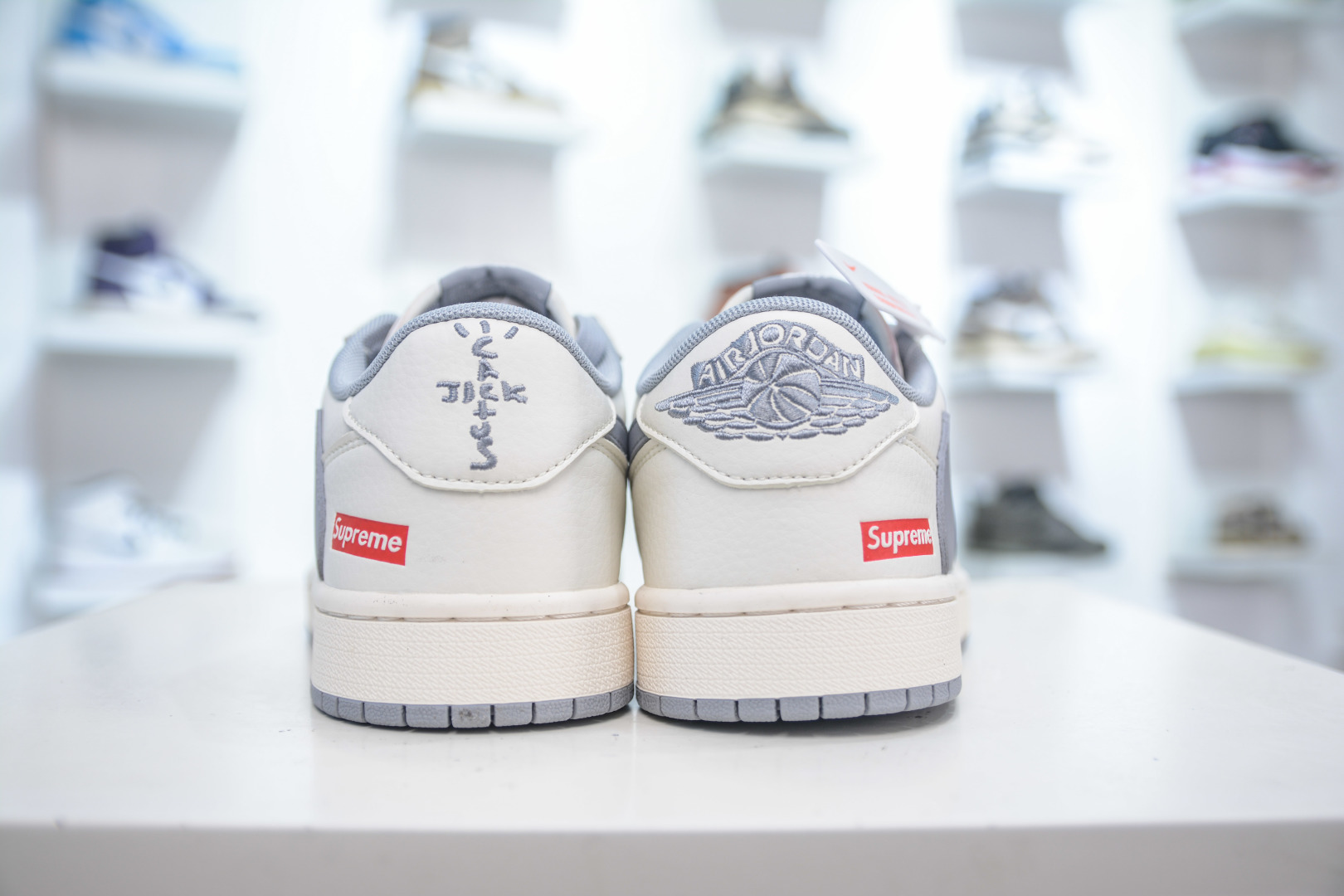 Travis Scott x Nike Air Jordan 1 Low Supreme White Grey Shoes 2 cmp i1753976335417 5578 0 1