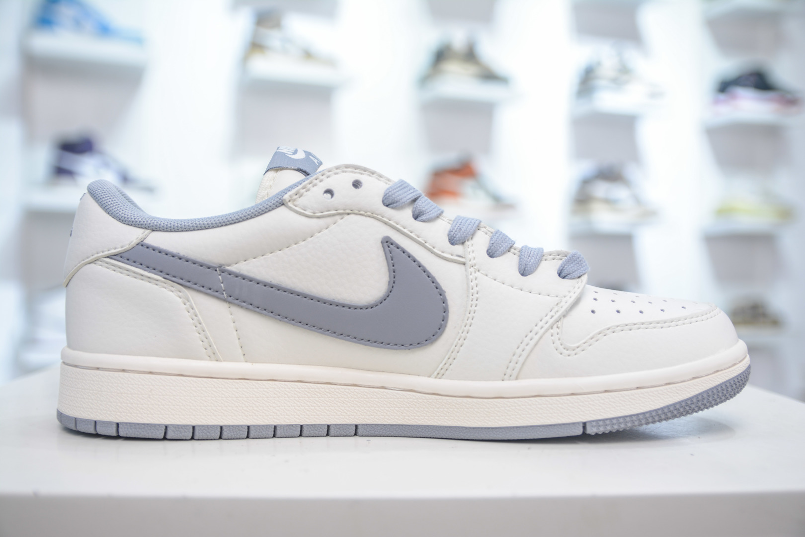 Travis Scott x Nike Air Jordan 1 Low Supreme White Grey Shoes 3 cmp i1753976335418 1731 0 2