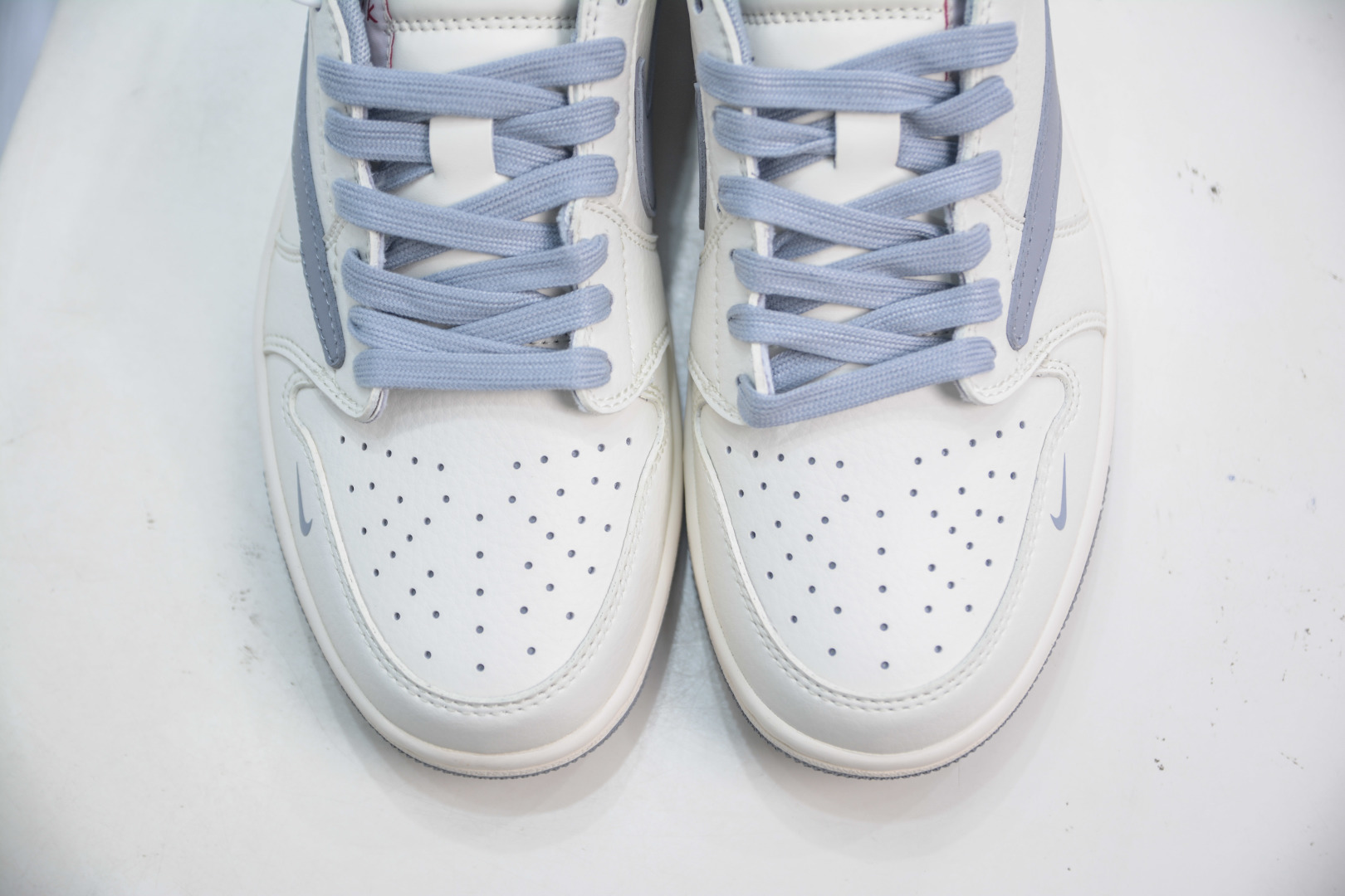 Travis Scott x Nike Air Jordan 1 Low Supreme White Grey Shoes 9 cmp i1753976336317 2875 0 8