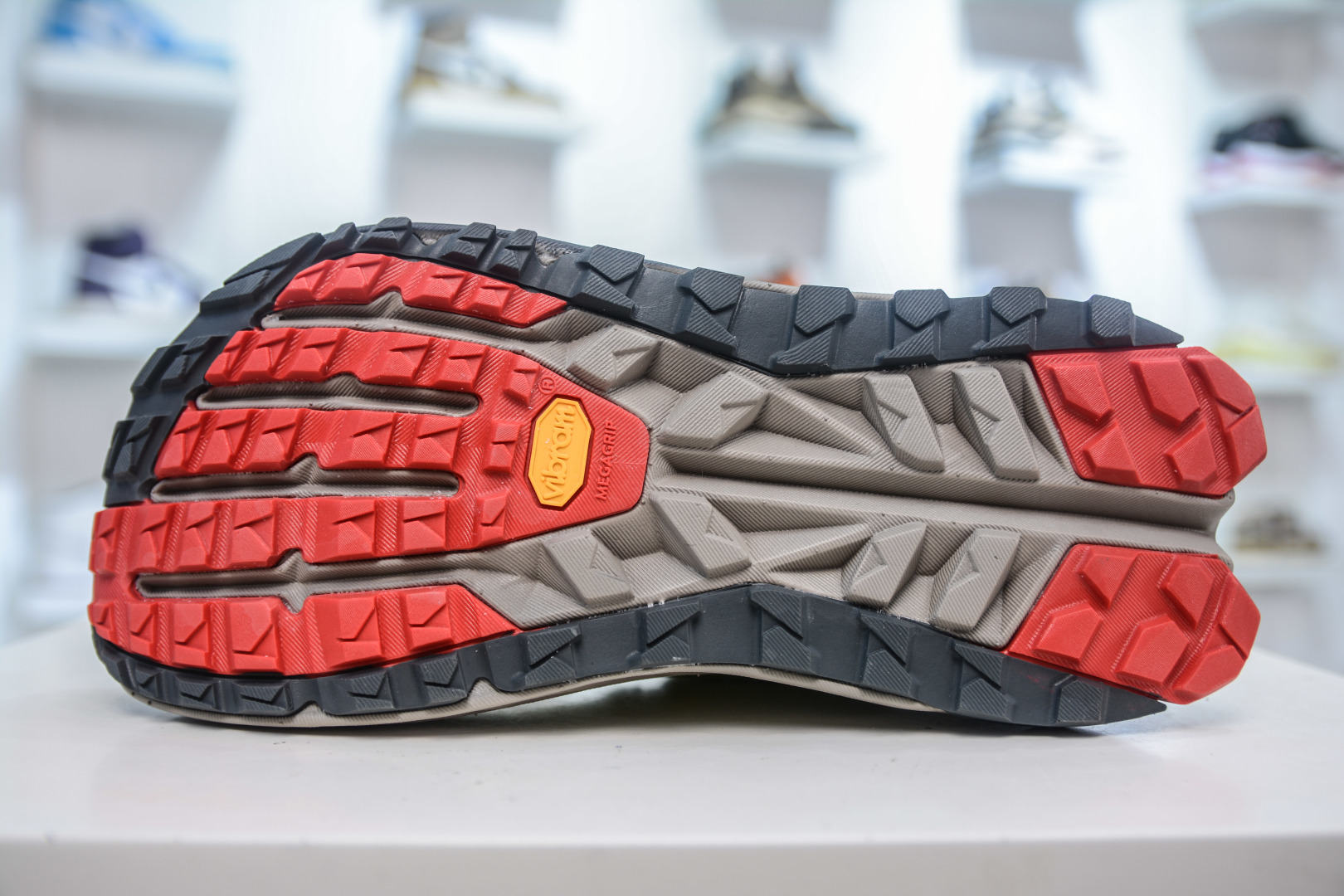 Altra Olympus 6: Premium Running Shoes - Comfort, Durability, and Style Combined 6 cmp i1753976483463 3084 0 4