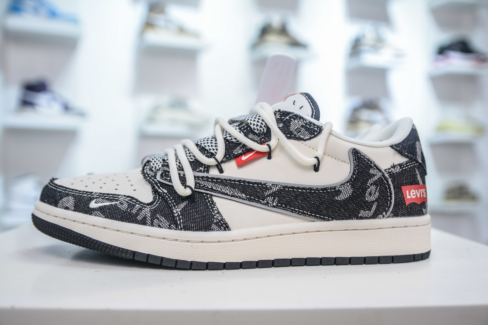 Travis Scott x Nike Air Jordan 1 Low Levi's - White Black Denim Sneakers 1 cmp i1753976640821 5539 0 0