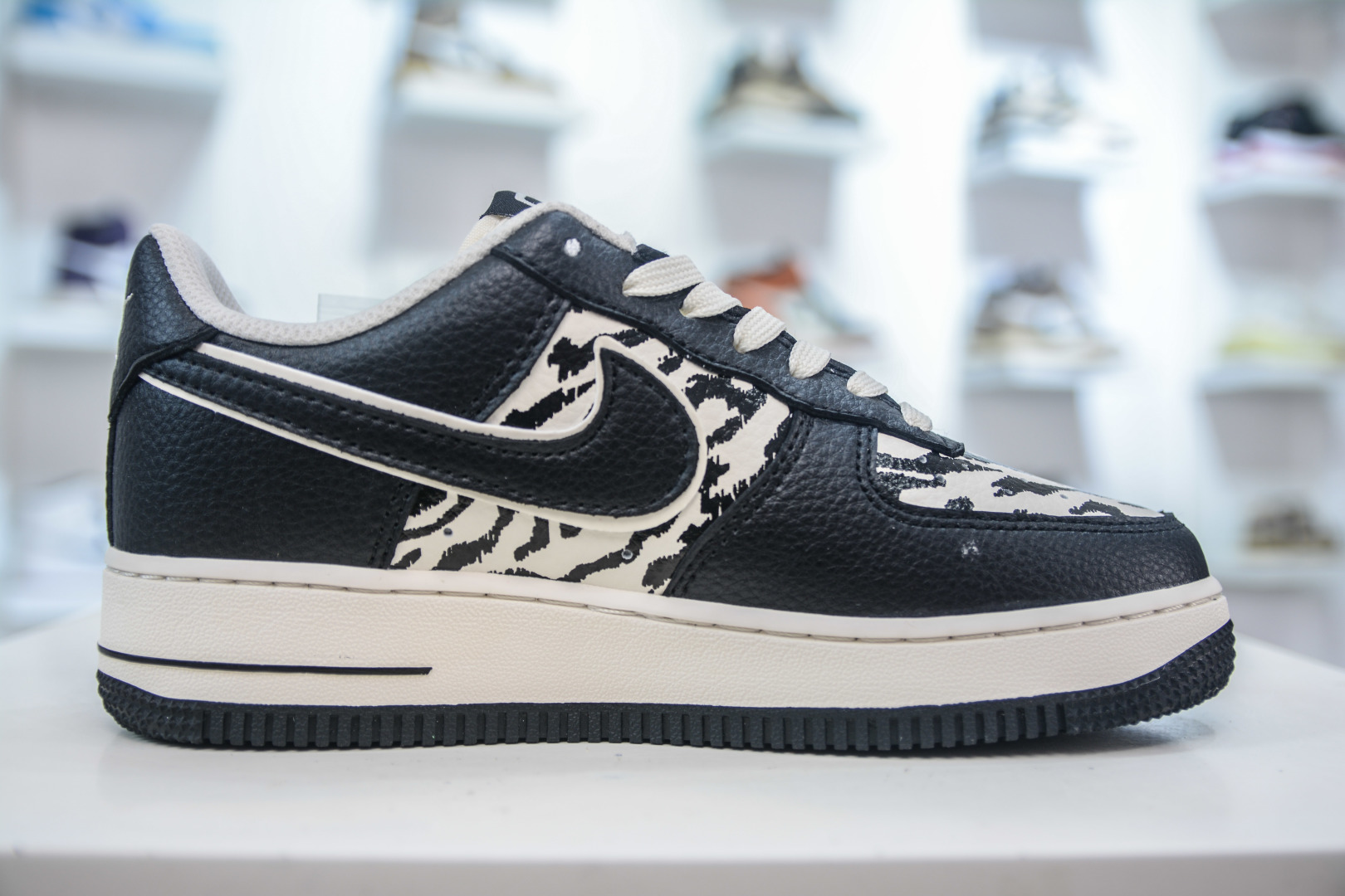 Nike Air Force 1 Low 07 x Balenciaga 巴黎世家联名-条纹米白黑 HJ3318-004