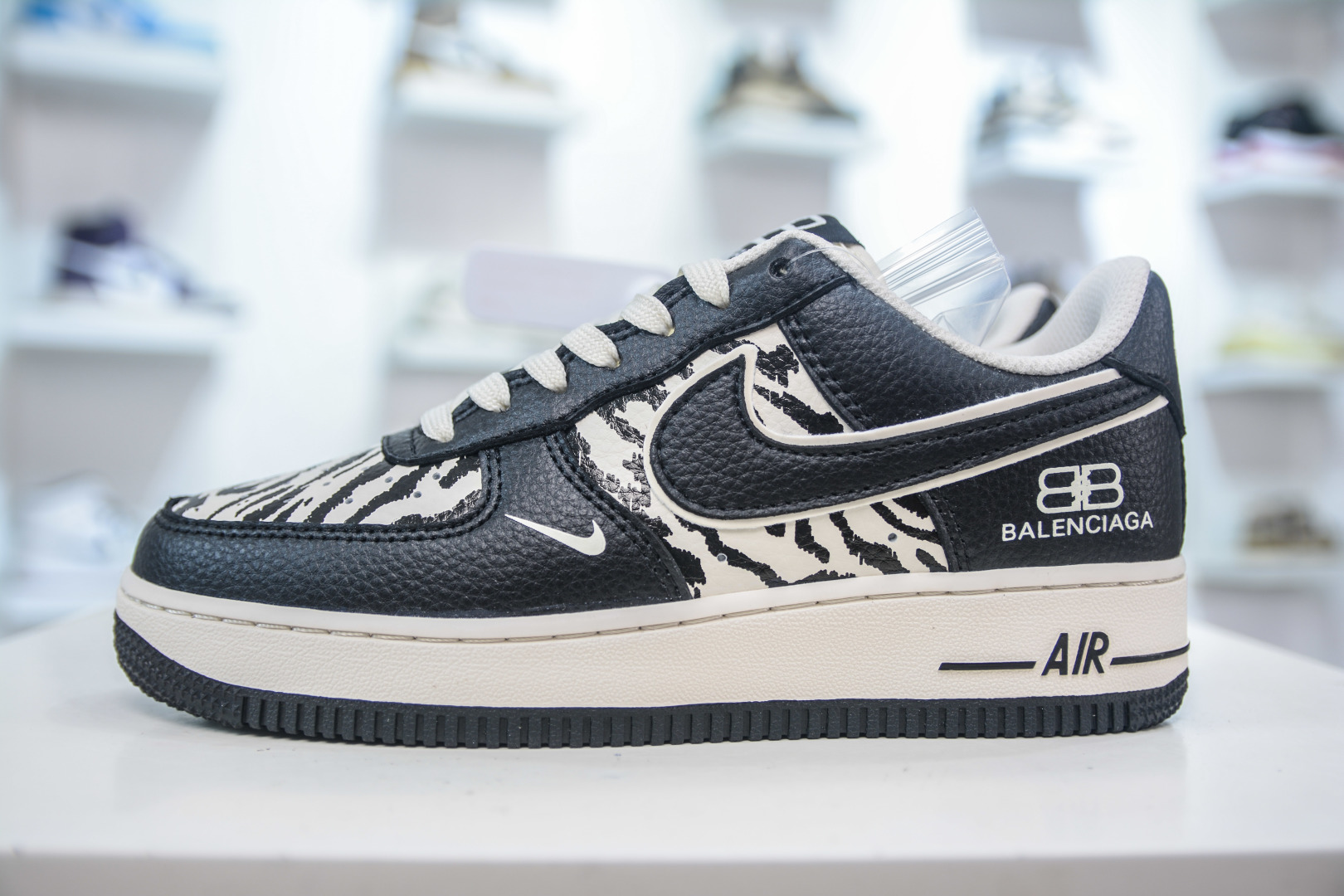 Nike Air Force 1 Low 07 x Balenciaga 巴黎世家联名-条纹米白黑 HJ3318-004
