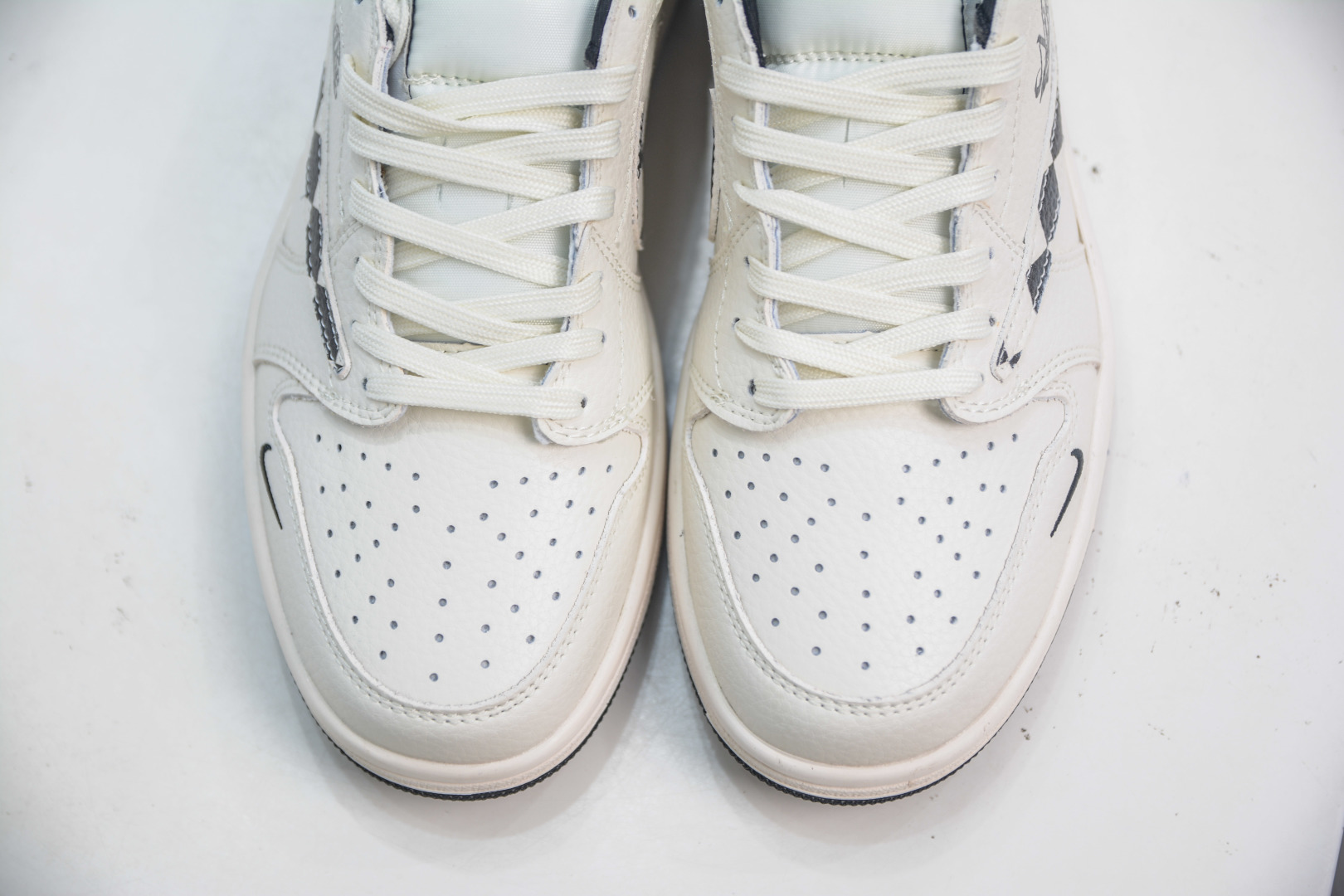 Air Jordan AJ1 Low X Louis Vuitt低帮联名LV-米白黑棋盘格 LD2028-040