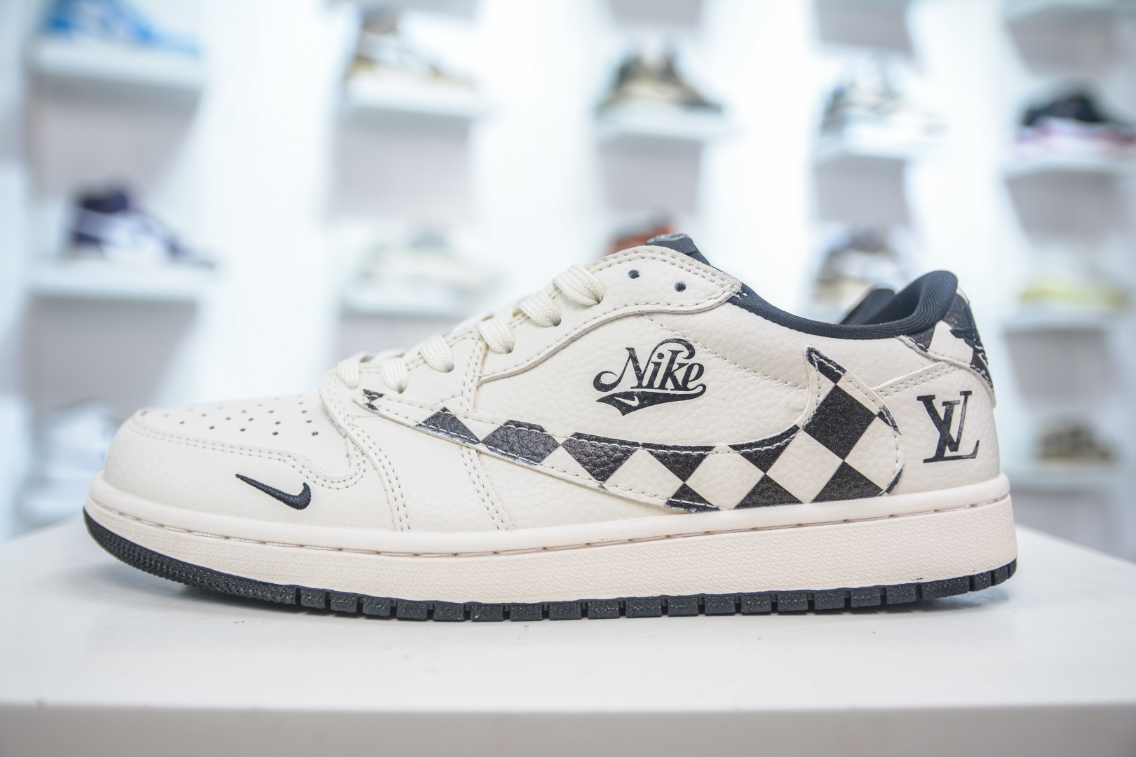 Air Jordan AJ1 Low X Louis Vuitt低帮联名LV-米白黑棋盘格 LD2028-040