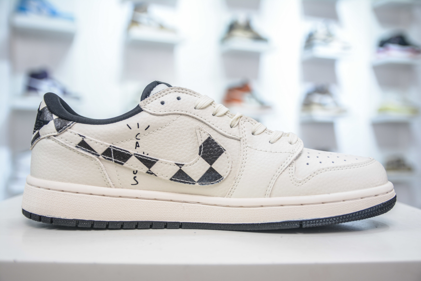 Air Jordan AJ1 Low X Louis Vuitt低帮联名LV-米白黑棋盘格 LD2028-040