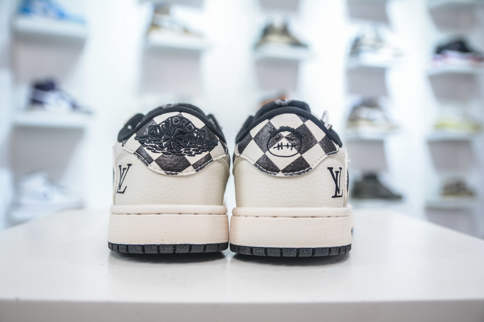 Air Jordan AJ1 Low X Louis Vuitt低帮联名LV-米白黑棋盘格 LD2028-040