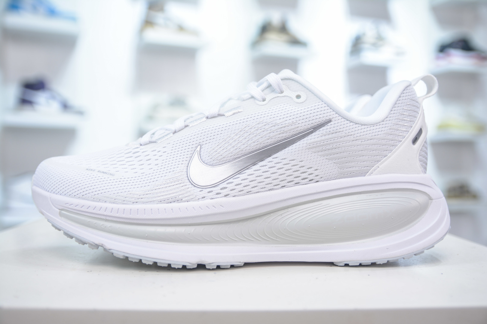 Nike Air Zoom Vomero 18 White Running Shoes - Lightweight & Comfortable 2 cmp i1754146392037 1330 0 0