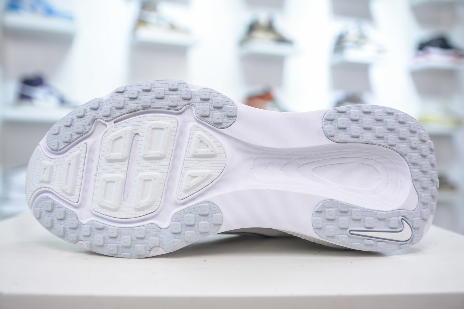 Nike Air Zoom Vomero 18 White Running Shoes - Lightweight & Comfortable 6 cmp i1754146392037 8825 0 4