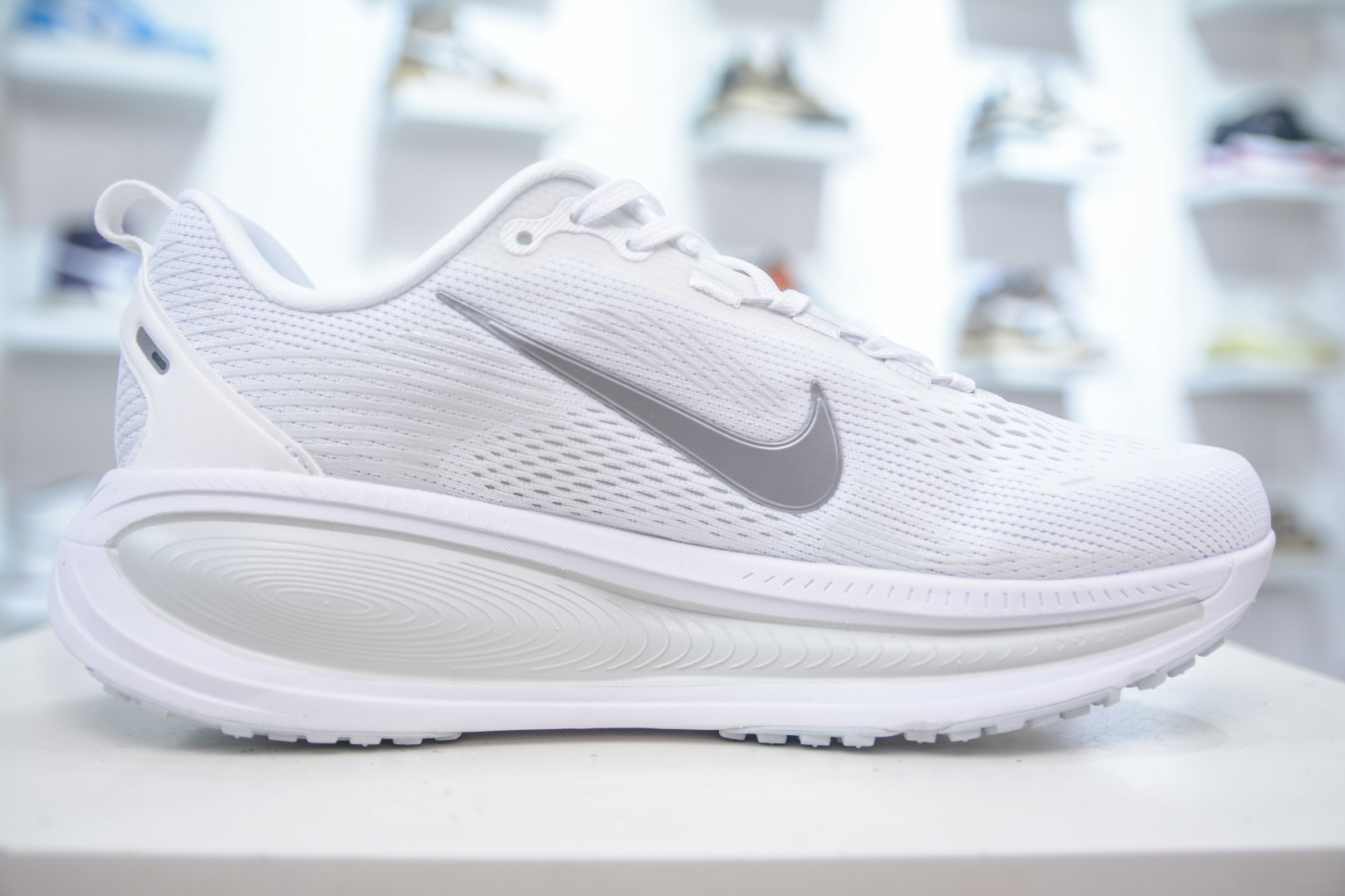 Nike Air Zoom Vomero 18 White Running Shoes - Lightweight & Comfortable 4 cmp i1754146392895 5411 0 2