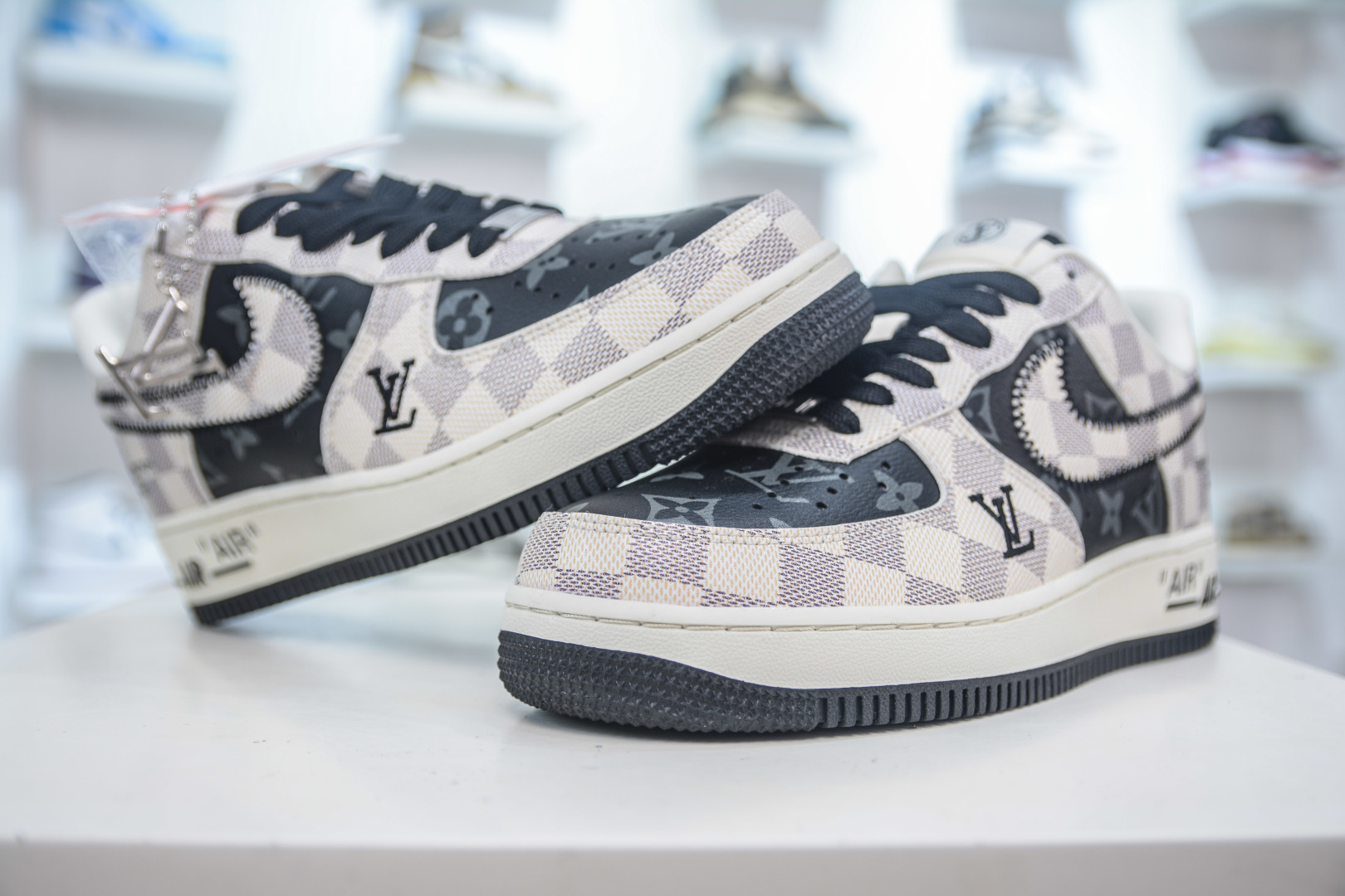 Nike Air Force 1 Low x Louis Vuitton Collab Sneakers - Grid Fog Grey 5 cmp i1754146692507 4255 0 3